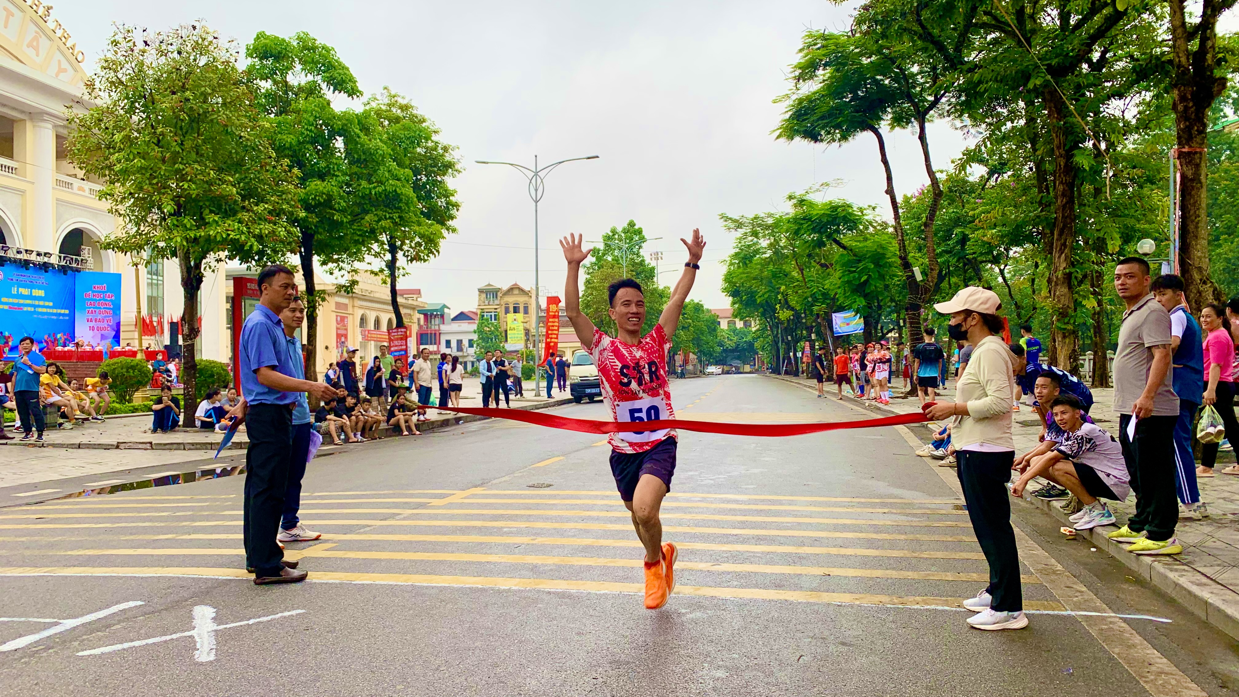 Sơn Tây: 1.500 người tham gia hưởng ứng Ngày chạy Olympic Vì sức khoẻ toàn dân - ảnh 9