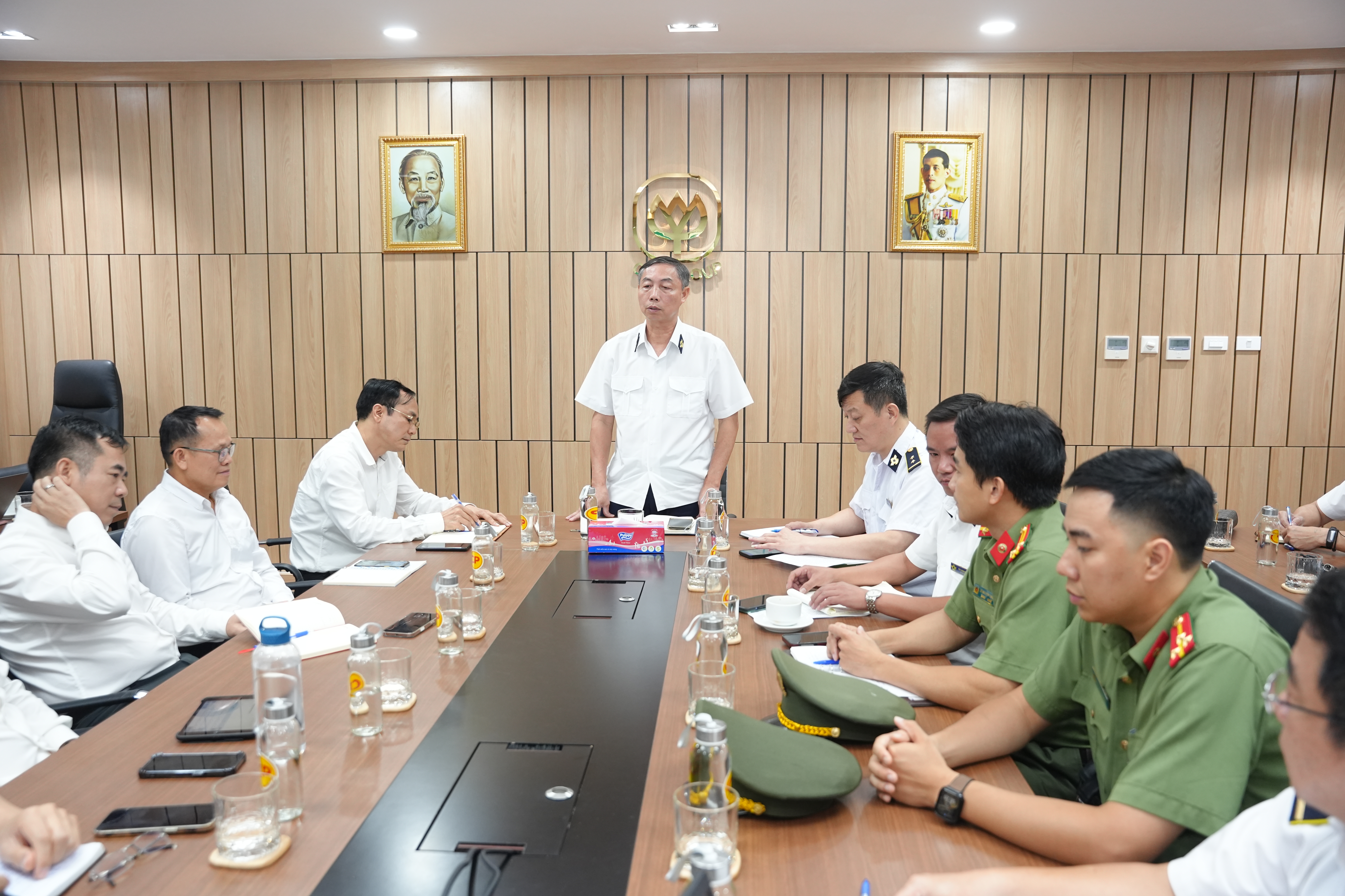 Hà Nội kiểm tra hoạt động giết mổ lợn tại Công ty CP Việt Nam chi nhánh Chương Mỹ - ảnh 11