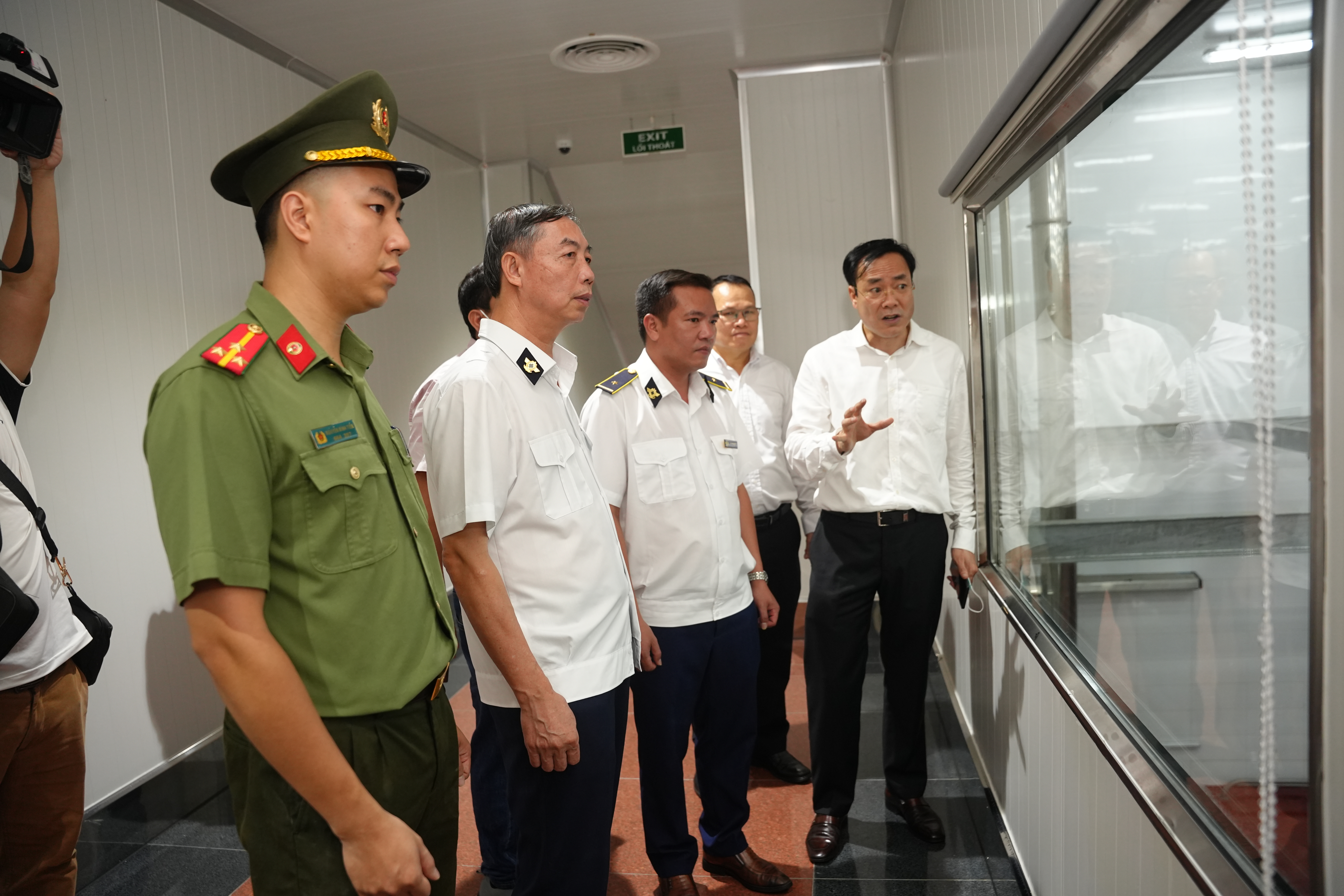 Hà Nội kiểm tra hoạt động giết mổ lợn tại Công ty CP Việt Nam chi nhánh Chương Mỹ - ảnh 8