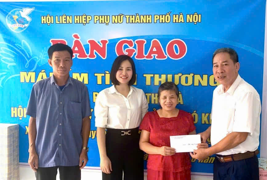 Bàn giao mái ấm tình thương cho phụ nữ xã Phú Châu, huyện Ba Vì - ảnh 3