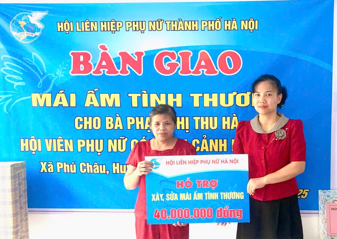 Bàn giao mái ấm tình thương cho phụ nữ xã Phú Châu, huyện Ba Vì - ảnh 1