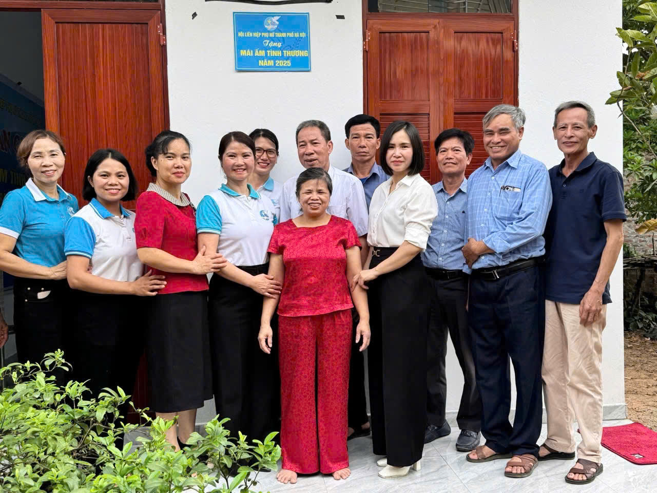 Bàn giao mái ấm tình thương cho phụ nữ xã Phú Châu, huyện Ba Vì - ảnh 5