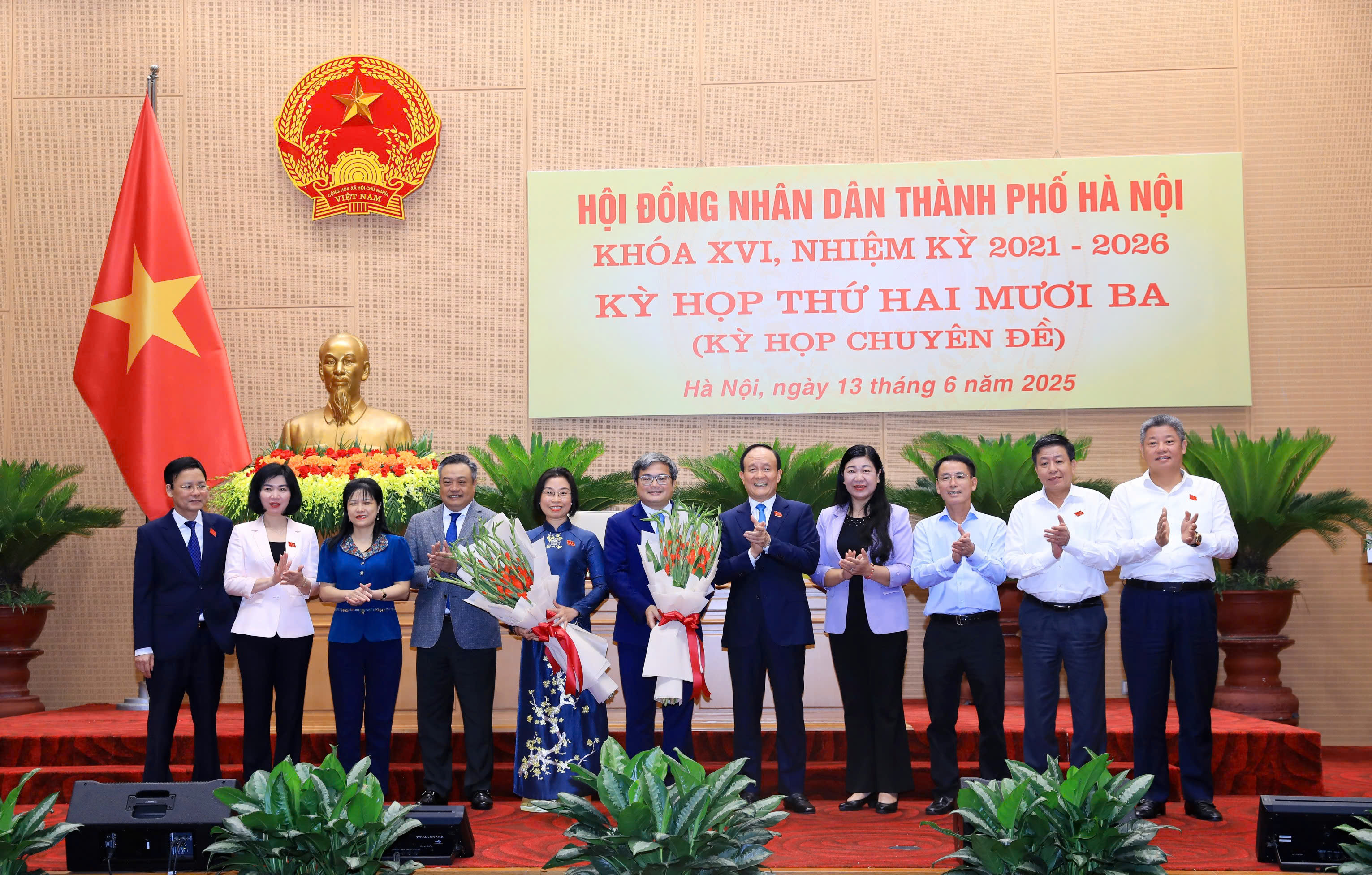 Đồng chí Phạm Thị Thanh Mai và Trương Việt Dũng được bầu làm Phó Chủ tịch HĐND và UBND thành phố - ảnh 5