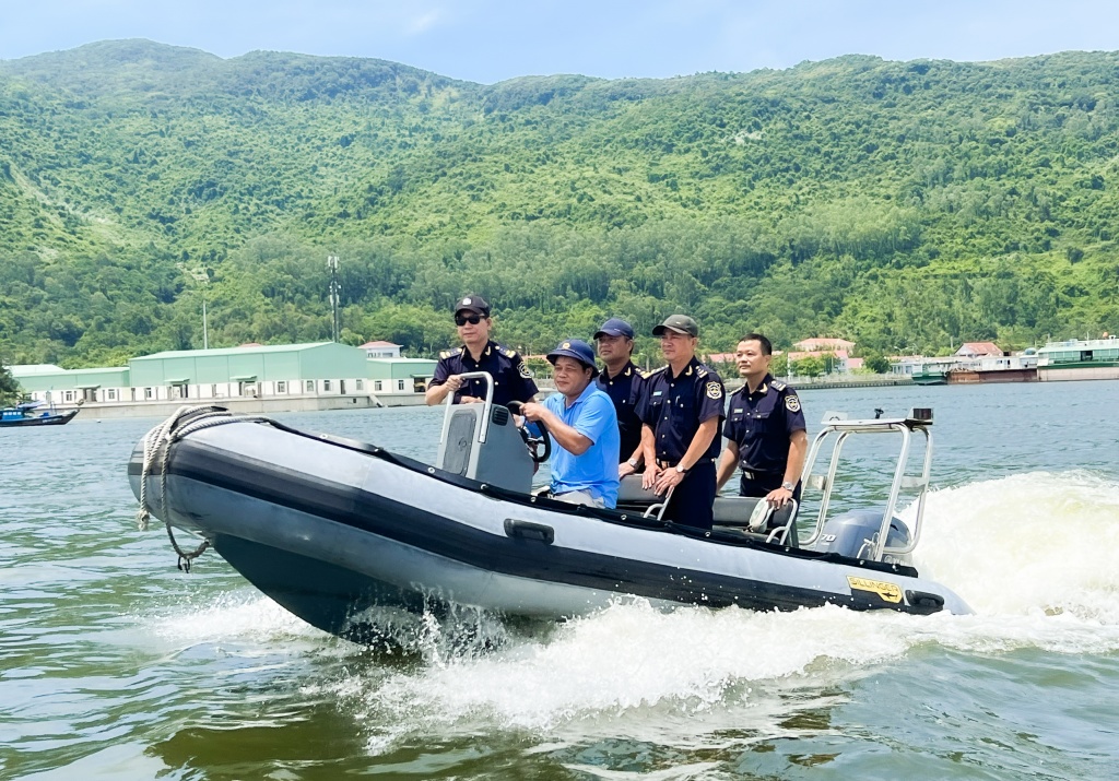 Hải quan đẩy mạnh chống buôn lậu và hàng giả tại miền Trung - ảnh 1