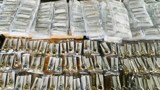 Thu giữ 450 chiếc đồng hồ đeo tay giả nhãn hiệu Rolex, trị giá khoảng 45 tỷ đồng - ảnh 4