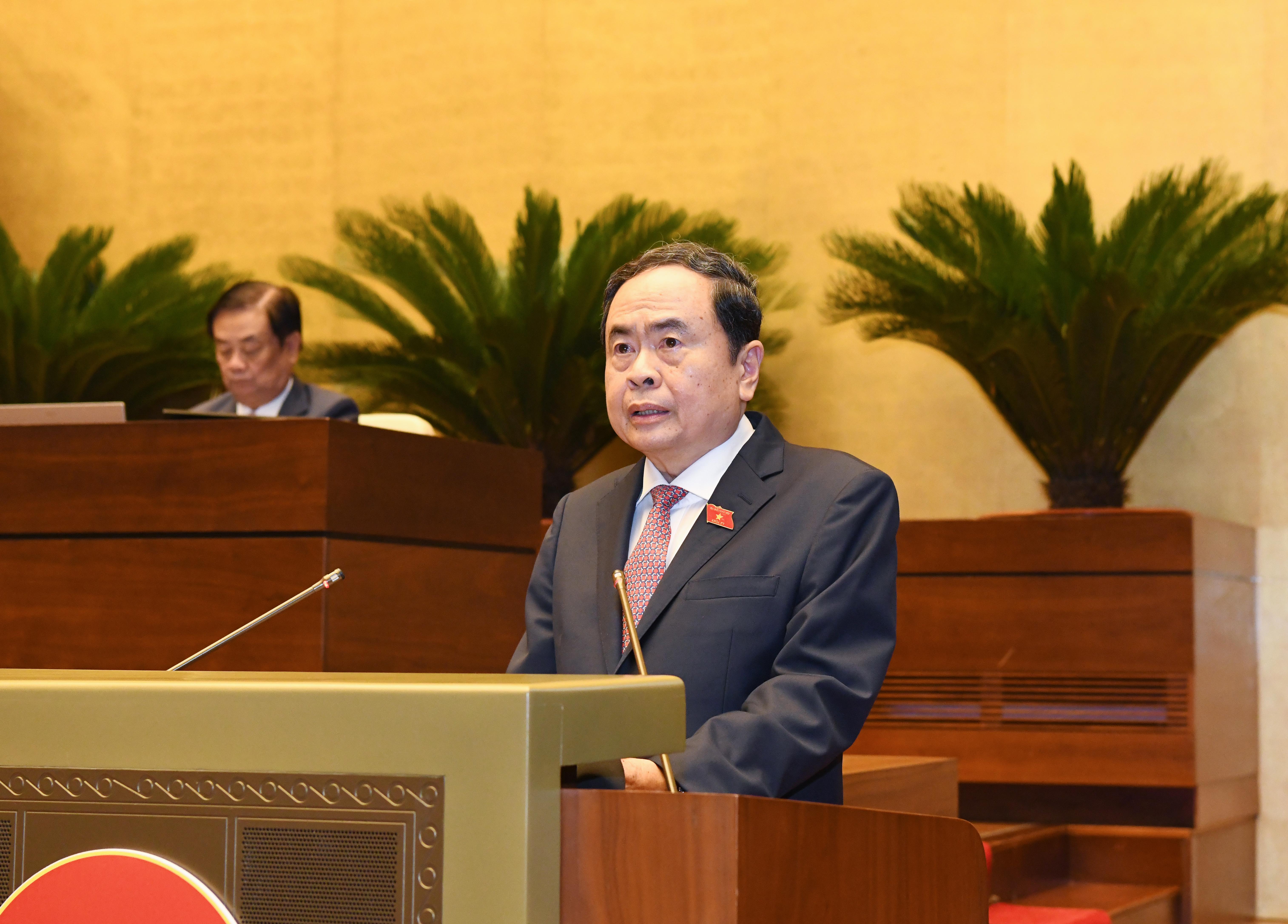 Sáng nay đại biểu Quốc hội chất vấn Bộ trưởng Bộ Tài chính và Bộ trưởng Bộ Giáo dục và Đào tạo - ảnh 2