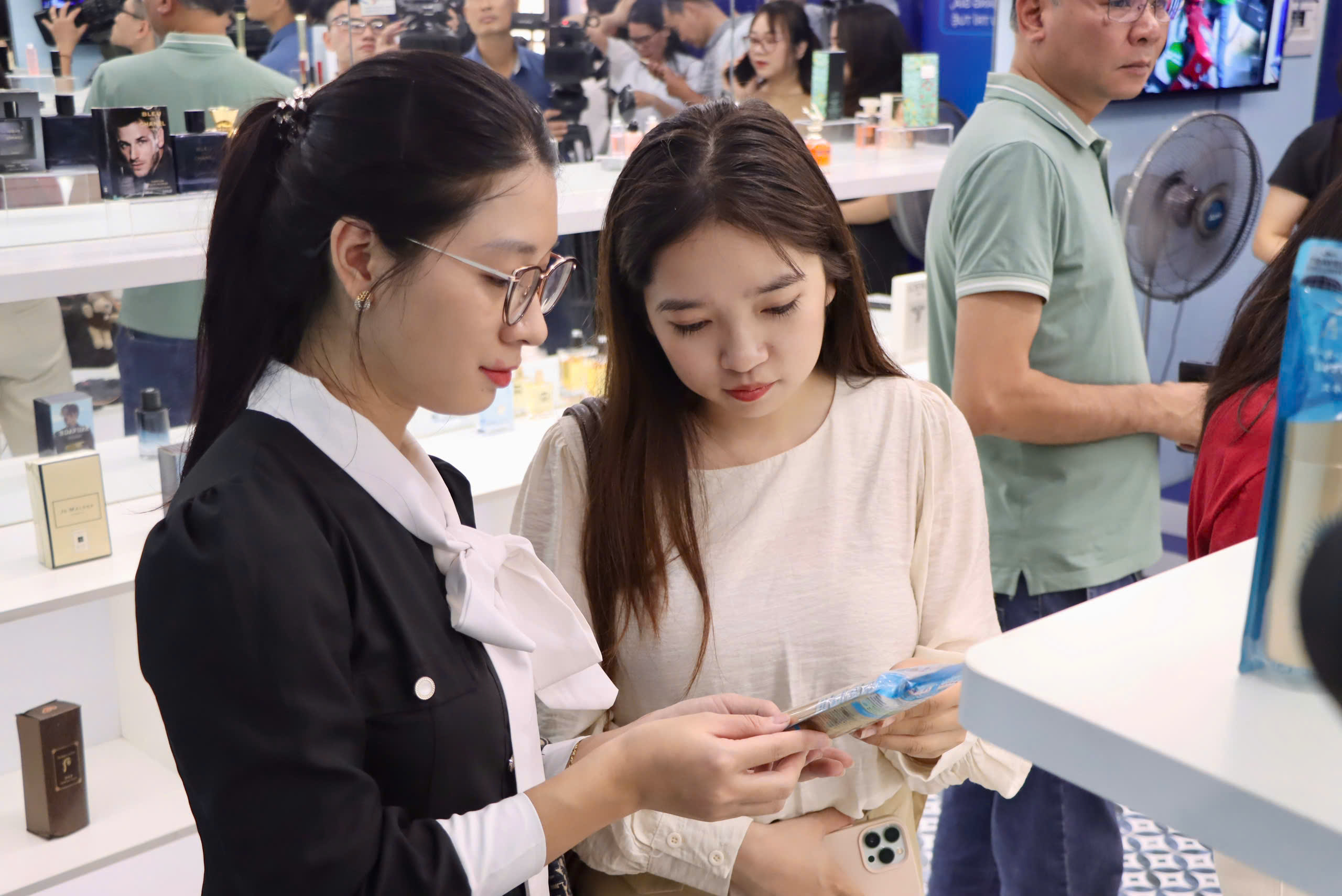Nhận diện hơn 300 sản phẩm vi phạm trong tháng cao điểm xử lý hàng giả - ảnh 6