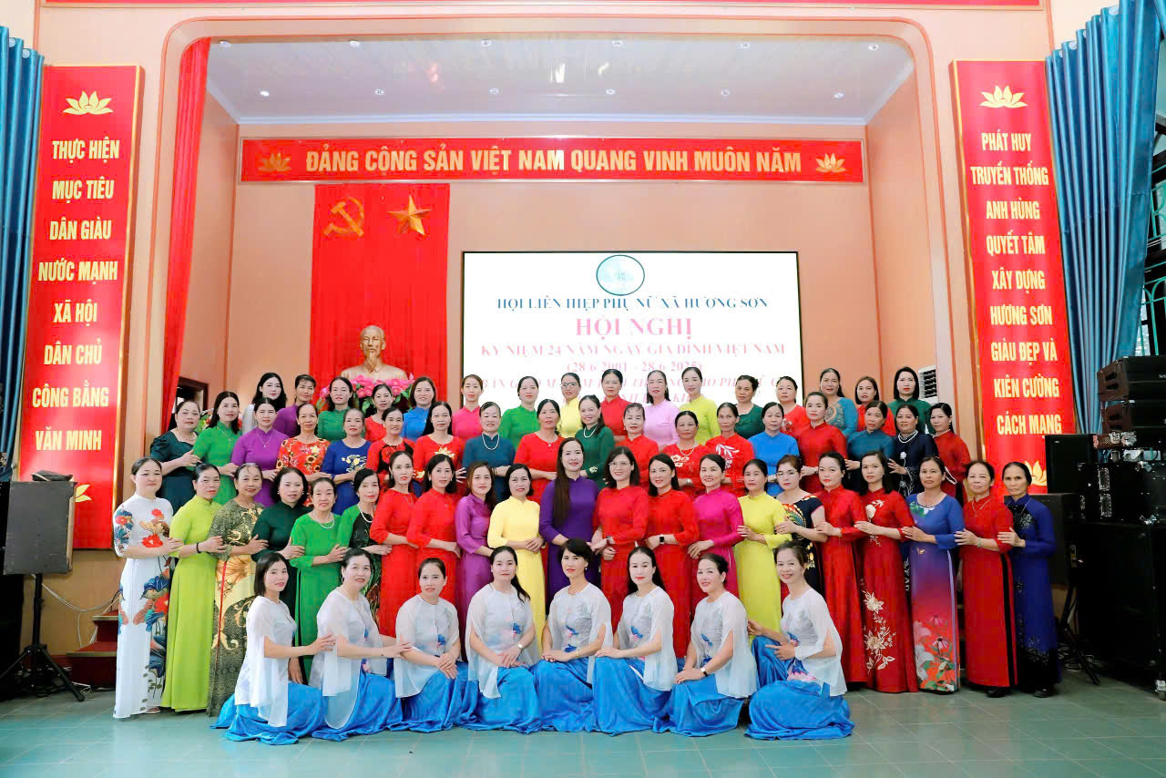 Hội LHPN xã Hương Sơn (Mỹ Đức) kỷ niệm ngày Gia đình và trao mái ấm tình thương cho hội viên - ảnh 7