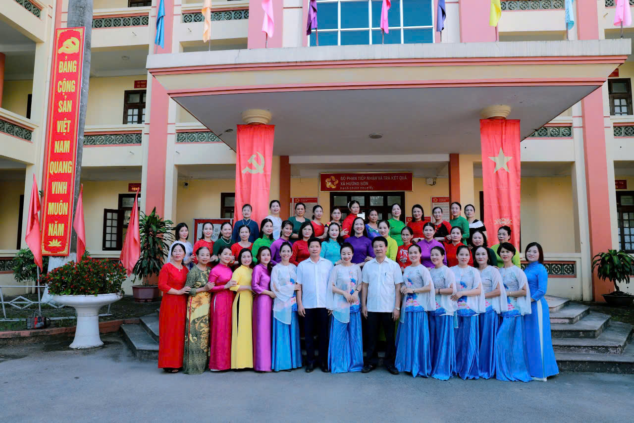 Hội LHPN xã Hương Sơn (Mỹ Đức) kỷ niệm ngày Gia đình và trao mái ấm tình thương cho hội viên - ảnh 8
