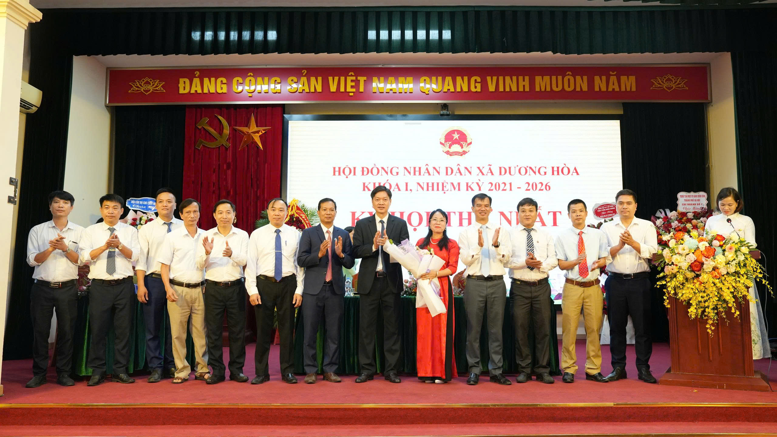 Kỳ họp thứ Nhất HĐND, khoá I, xã Dương Hoà: Hoàn thiện bộ máy nhân sự - ảnh 1
