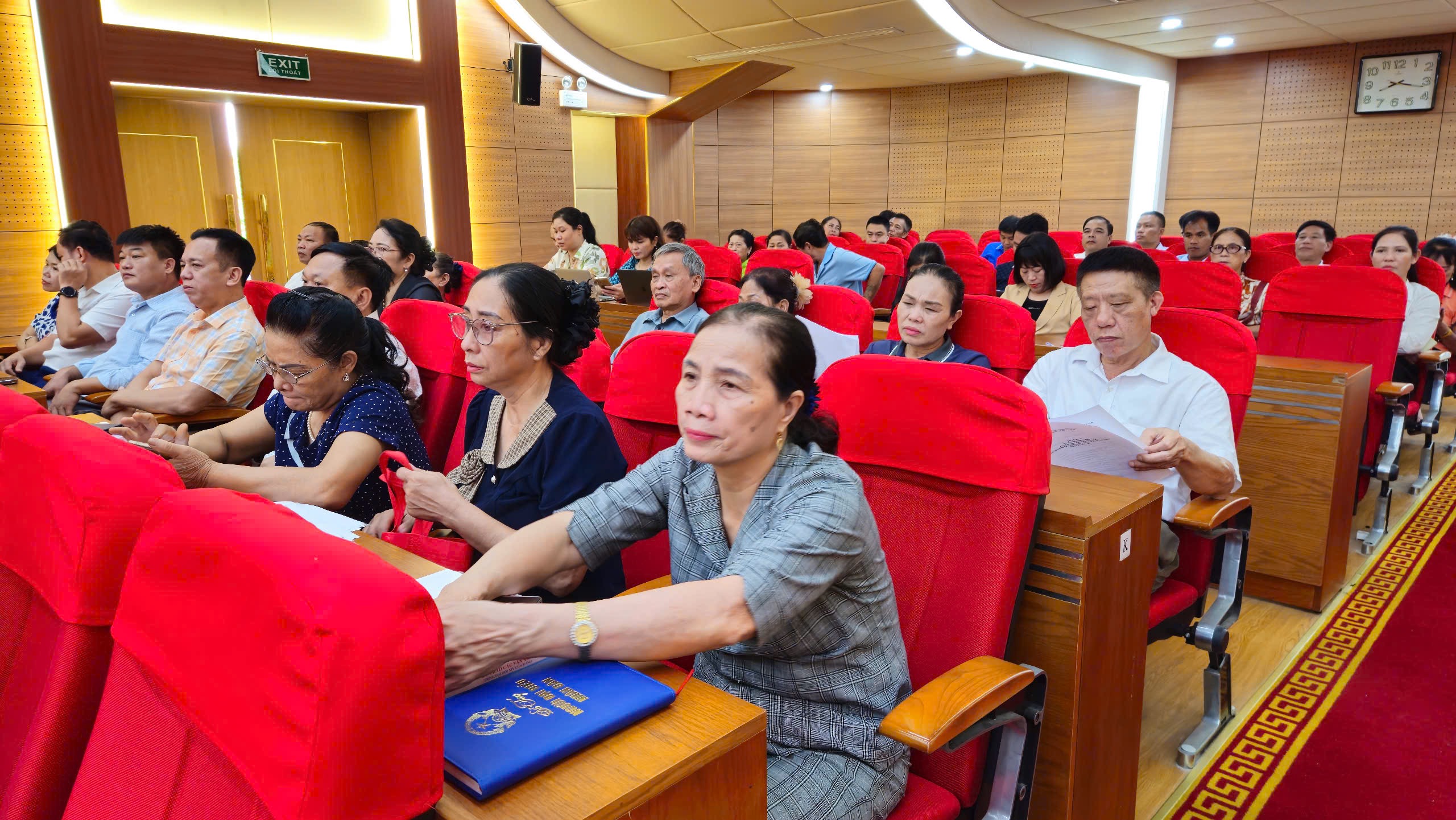 Đoàn đại biểu Quốc hội thành phố Hà Nội tiếp xúc cử tri tại 11 xã, phường mới - ảnh 10