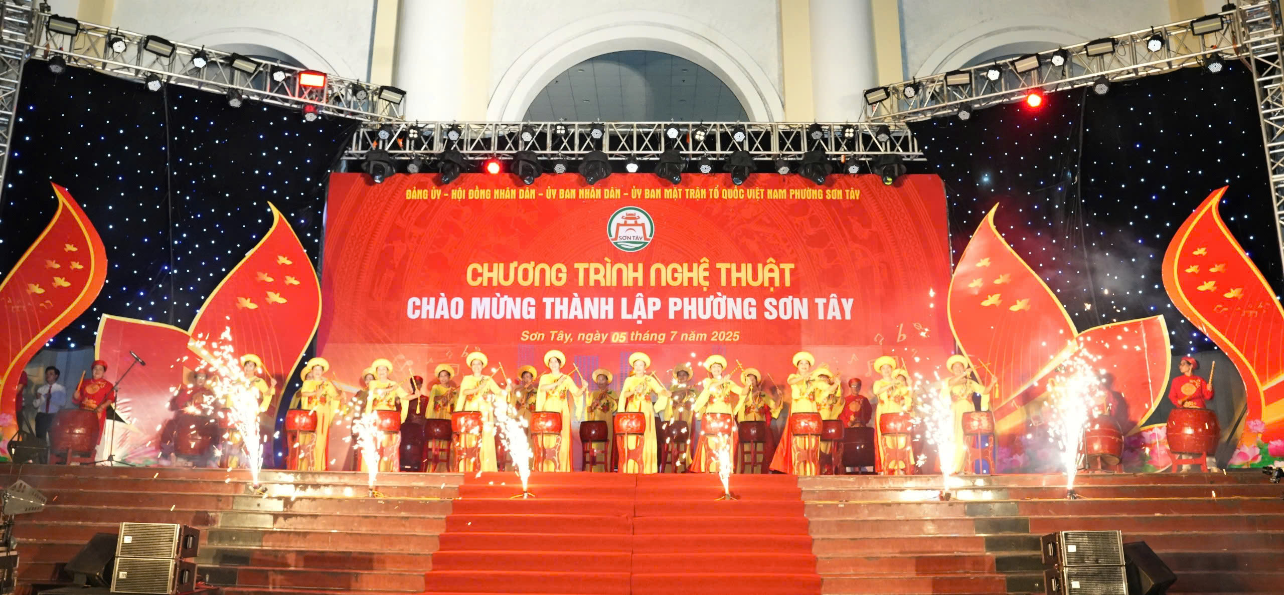 Sơn Tây: Tưng bừng chương trình nghệ thuật chào mừng phường mới - ảnh 3