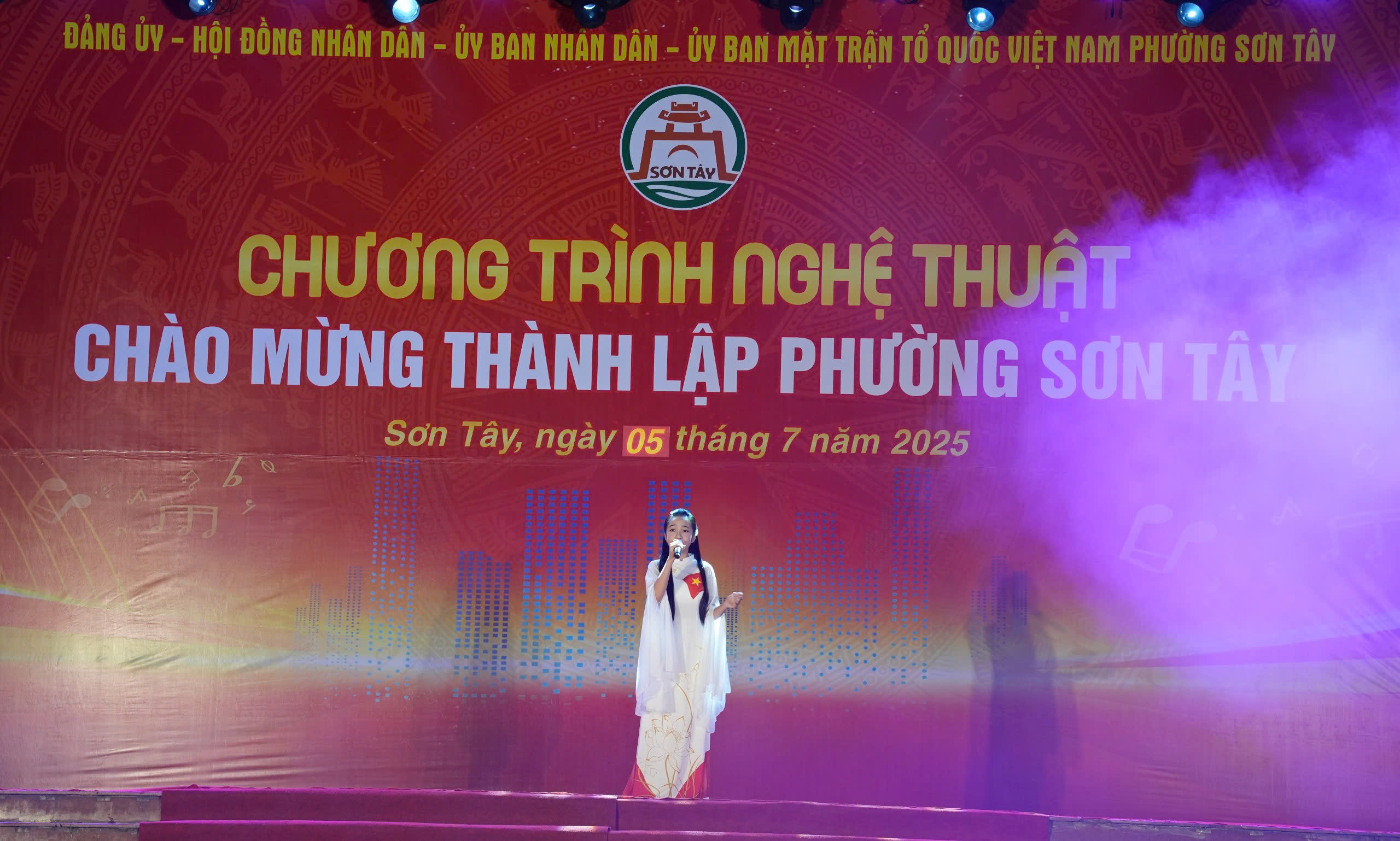 Sơn Tây: Tưng bừng chương trình nghệ thuật chào mừng phường mới - ảnh 2