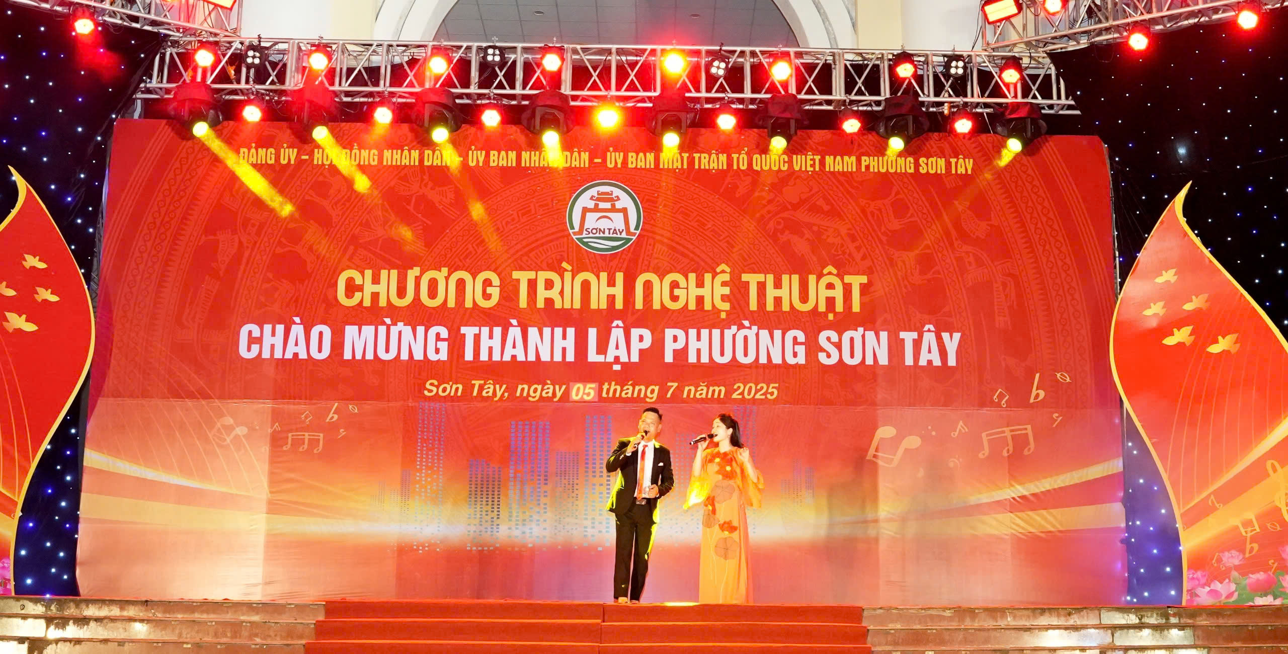Sơn Tây: Tưng bừng chương trình nghệ thuật chào mừng phường mới - ảnh 1