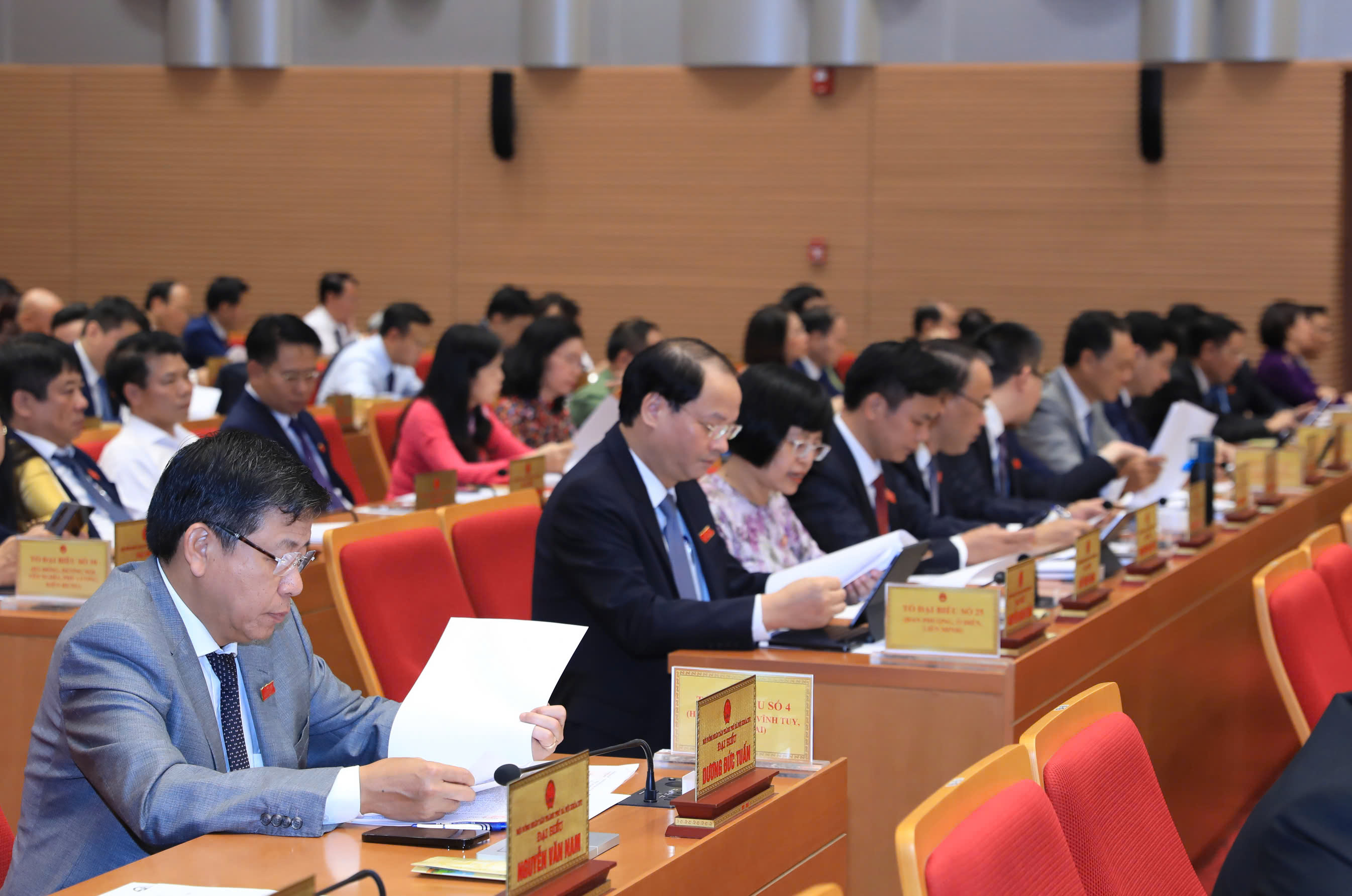 Khai mạc kỳ họp thứ 25: HĐND TP Hà Nội xem xét quyết nghị cụ thể hoá các quy định của Luật Thủ đô - ảnh 4