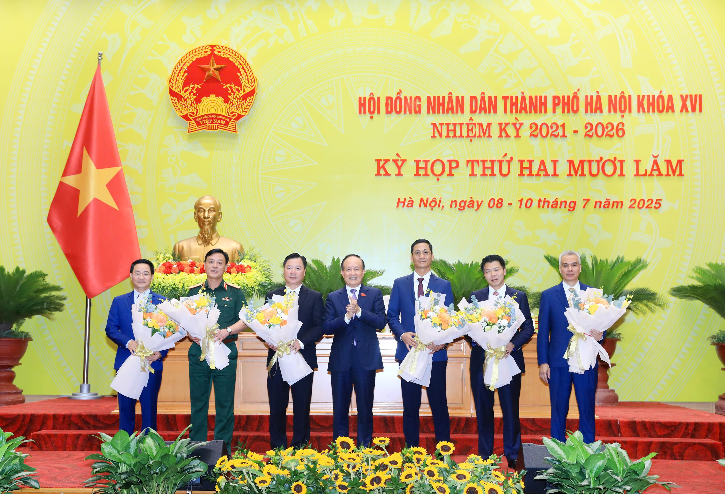 Bầu bổ sung chức vụ Ủy viên UBND thành phố Hà Nội - ảnh 1