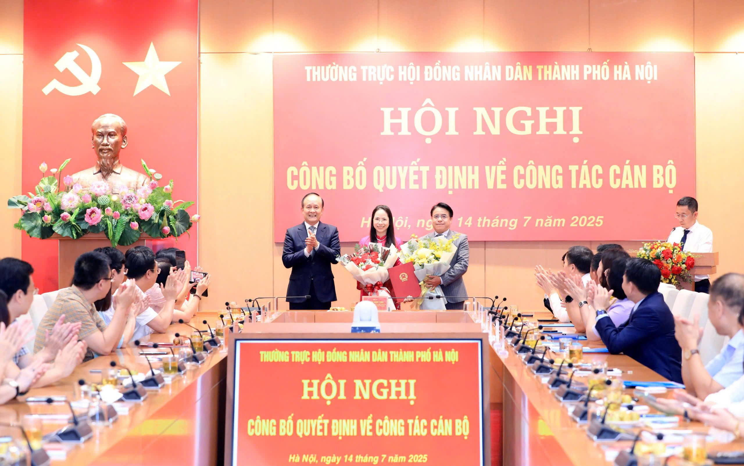 HĐND Thành phố công bố các quyết định và nghị quyết về công tác cán bộ - ảnh 2