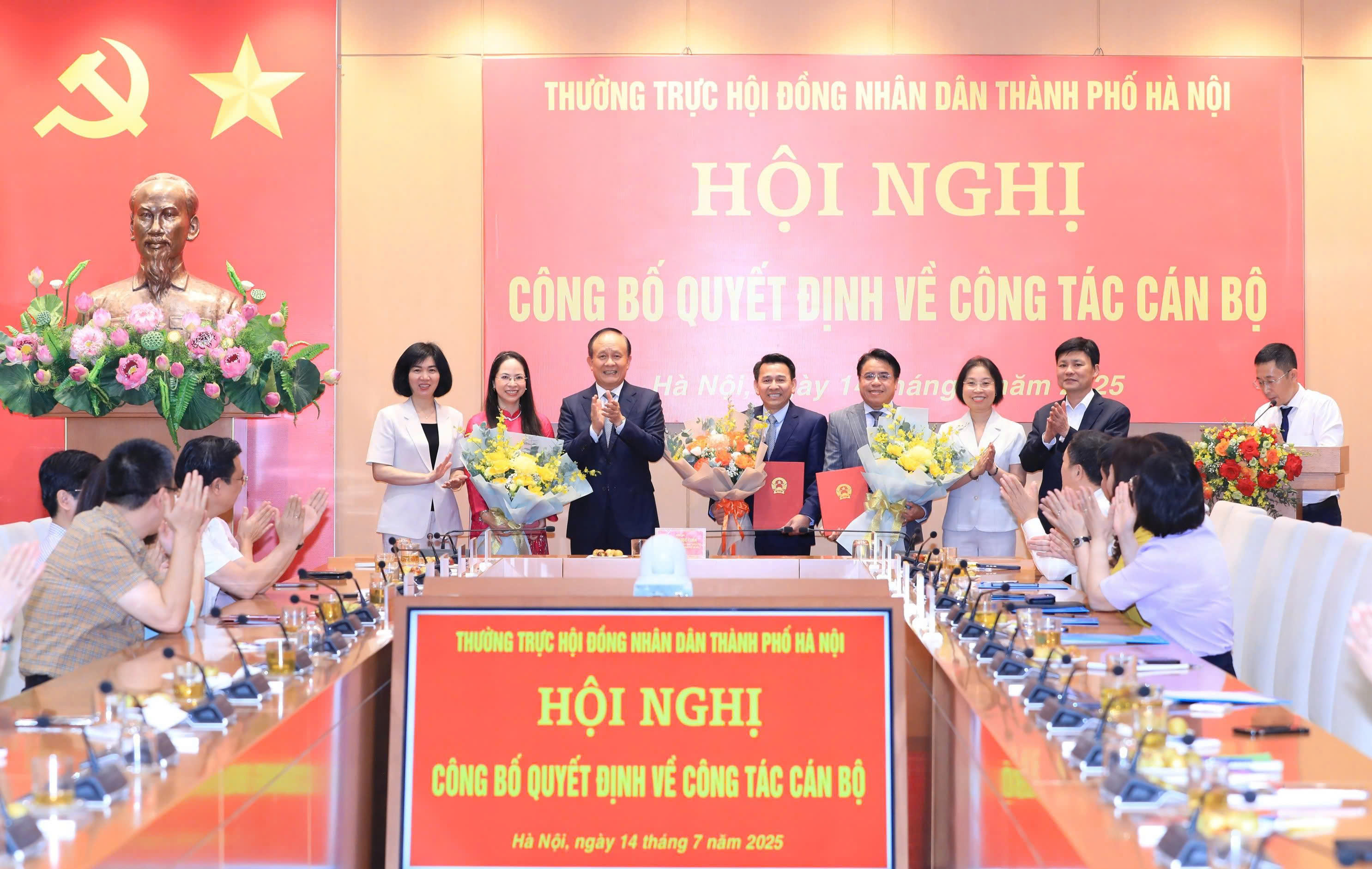 HĐND Thành phố công bố các quyết định và nghị quyết về công tác cán bộ - ảnh 1