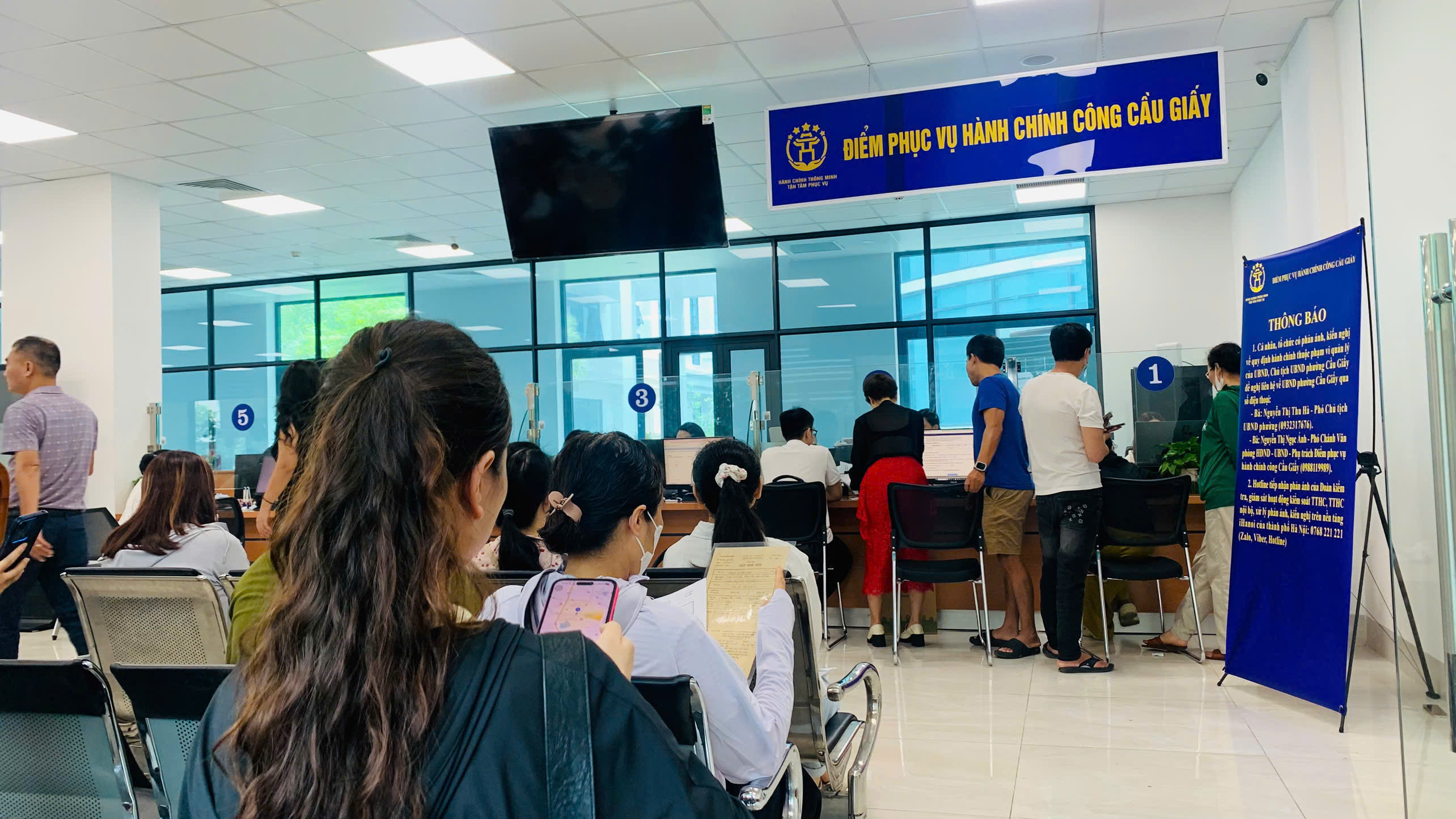 Chấn chỉnh việc để xảy ra tình trạng “cò làm giấy tờ” tại các Trung tâm Phục vụ hành chính công - ảnh 1