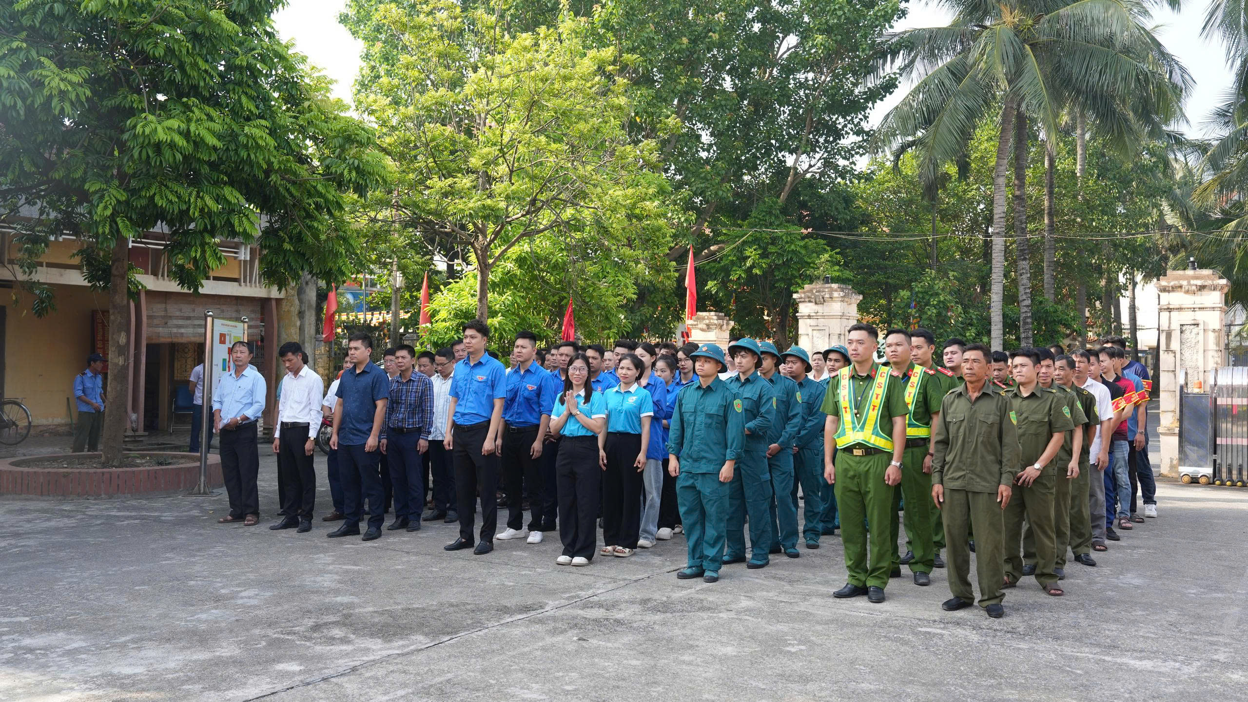 Xã Dương Hoà ra quân bảo đảm trật tự an toàn giao thông, trật tự văn minh đô thị - ảnh 2