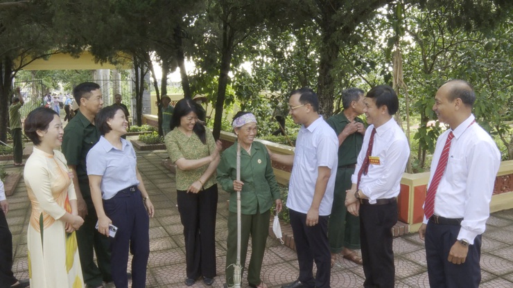 Xã Ứng Hoà ra quân tổng vệ sinh môi trường tại 7 nghĩa trang liệt sĩ - ảnh 1