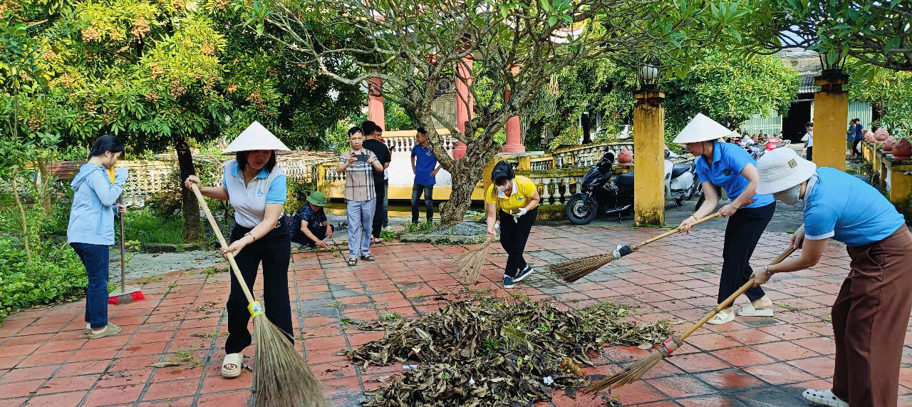Phụ nữ xã Hương Sơn tổ chức nhiều hoạt động “Uống nước nhớ nguồn“ - ảnh 6