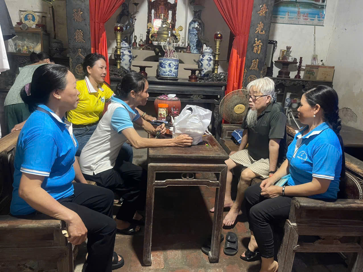 Phụ nữ xã Hương Sơn tổ chức nhiều hoạt động “Uống nước nhớ nguồn“ - ảnh 2
