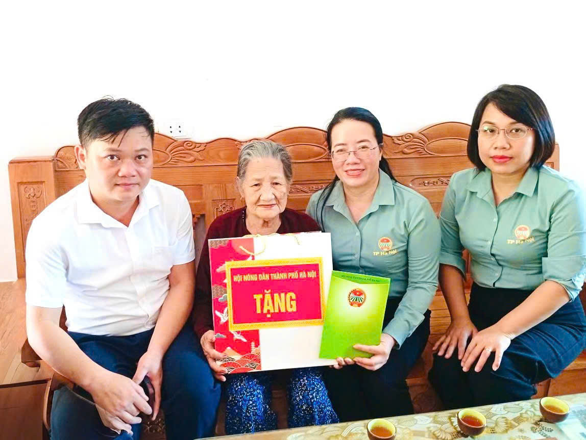 Hội Nông dân Hà Nội tặng quà các nạn nhân nhiễm chất độc da cam/dioxin - ảnh 5