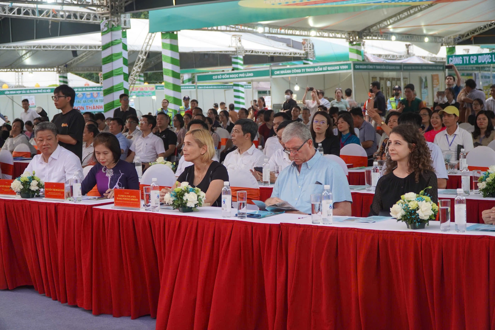 Khai mạc hội chợ các sản phẩm OCOP xuất khẩu VIETNAM OCOPEX 2025 - ảnh 3