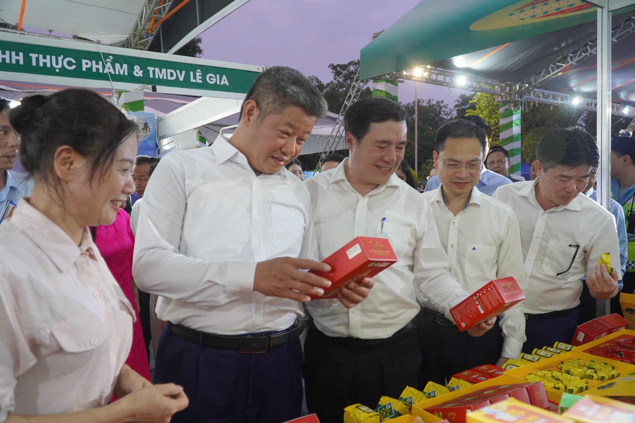 Khai mạc hội chợ các sản phẩm OCOP xuất khẩu VIETNAM OCOPEX 2025 - ảnh 7