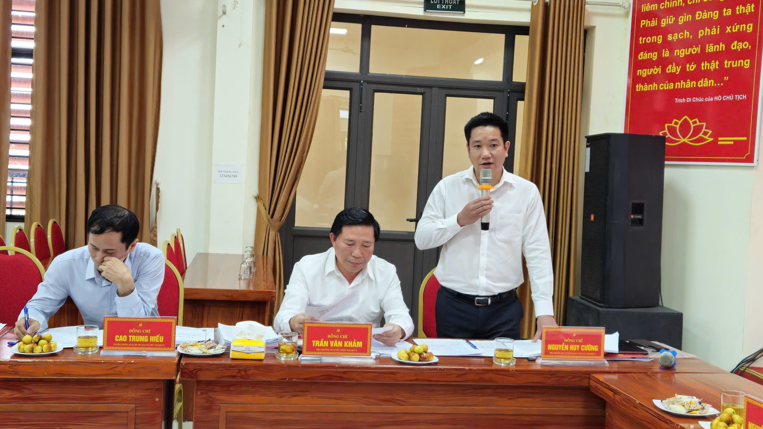 Chủ tịch Ủy ban MTTQ Việt Nam thành phố Hà Nội Nguyễn Lan Hương làm việc tại phường Tùng Thiện - ảnh 4