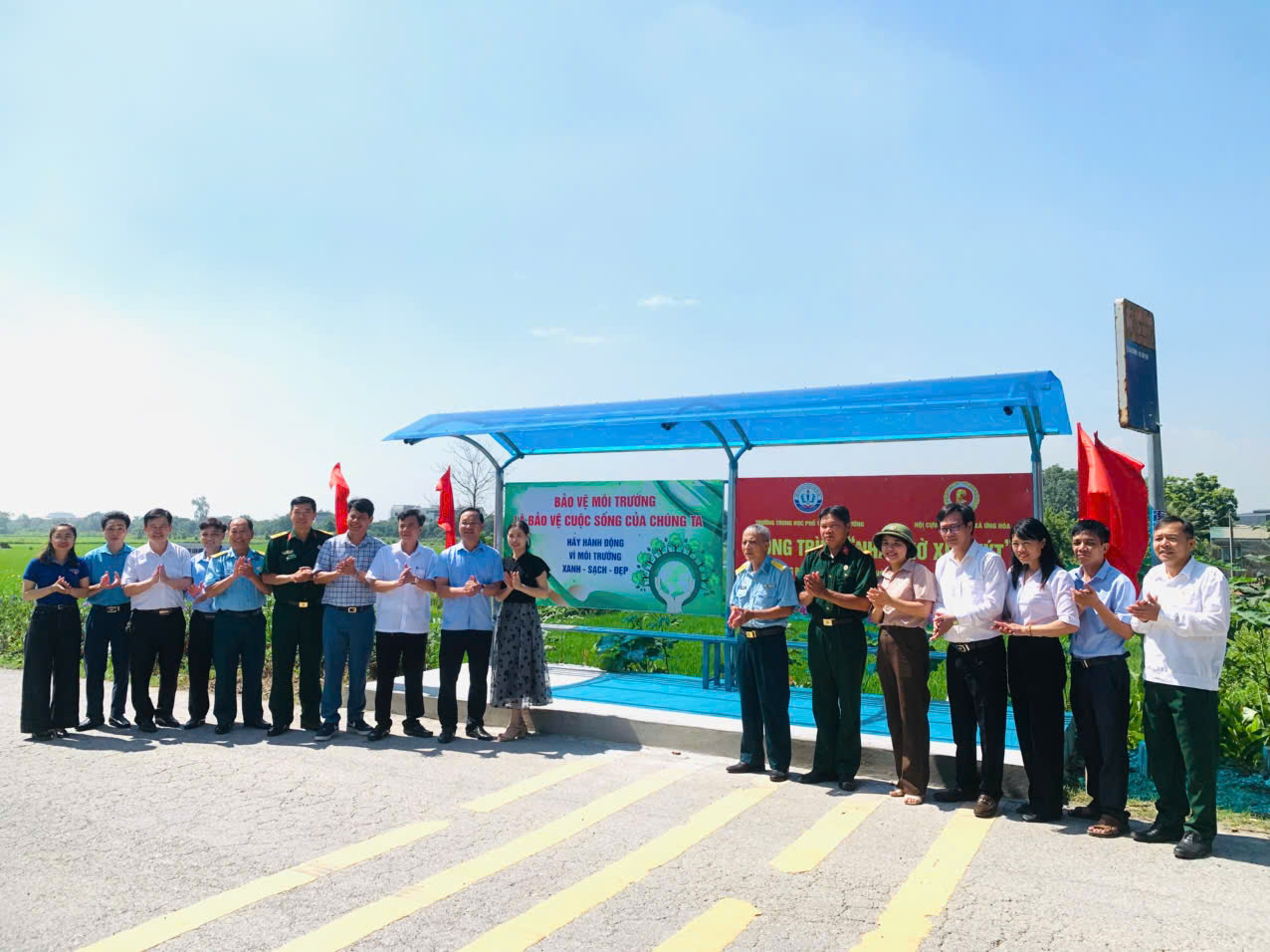 Xã Ứng Hoà gắn biển 4 công trình, hàng cây, đường hoa chào mừng đại hội - ảnh 4
