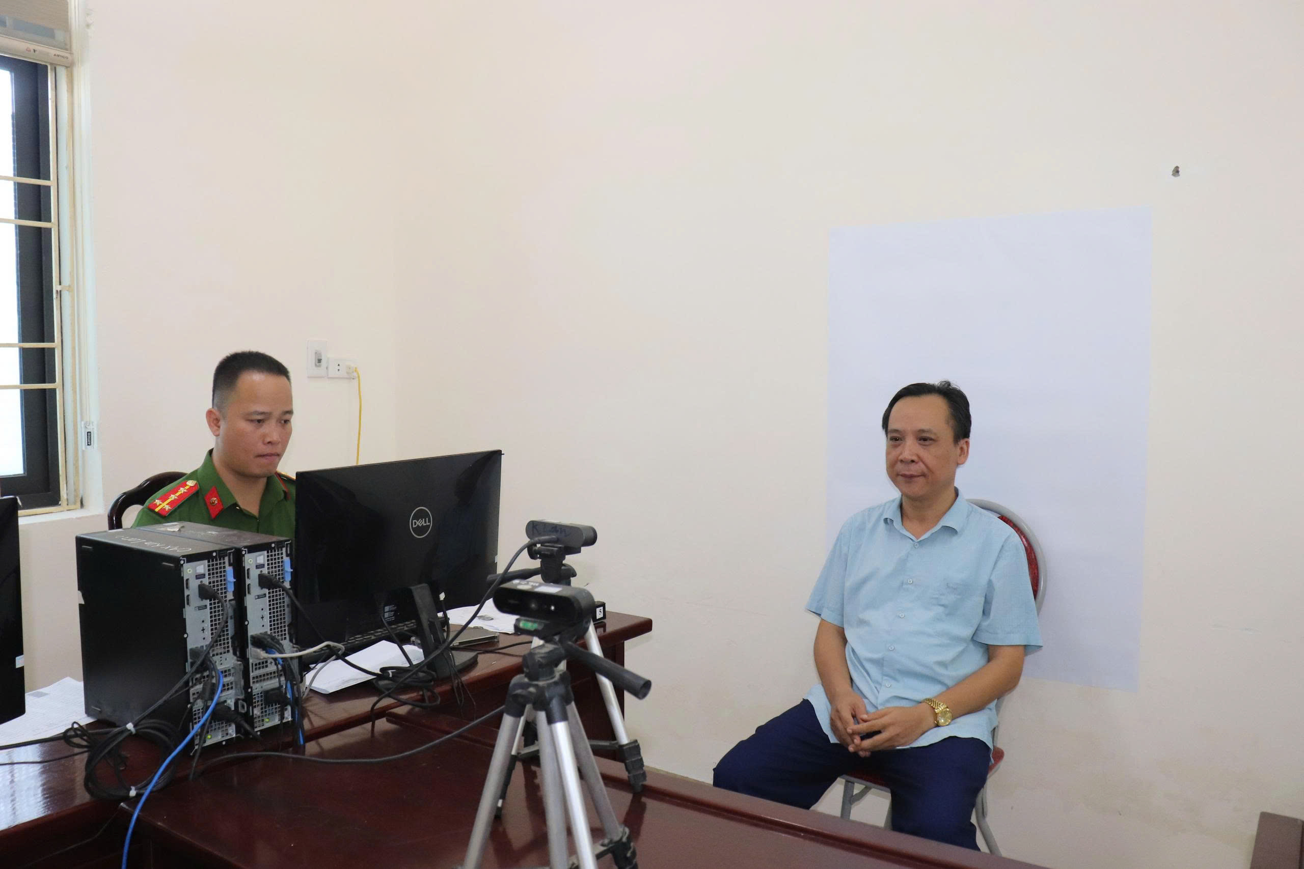 Xã Bát Tràng đổi thẻ đảng viên, chuẩn hóa dữ liệu trong kỷ nguyên số - ảnh 2