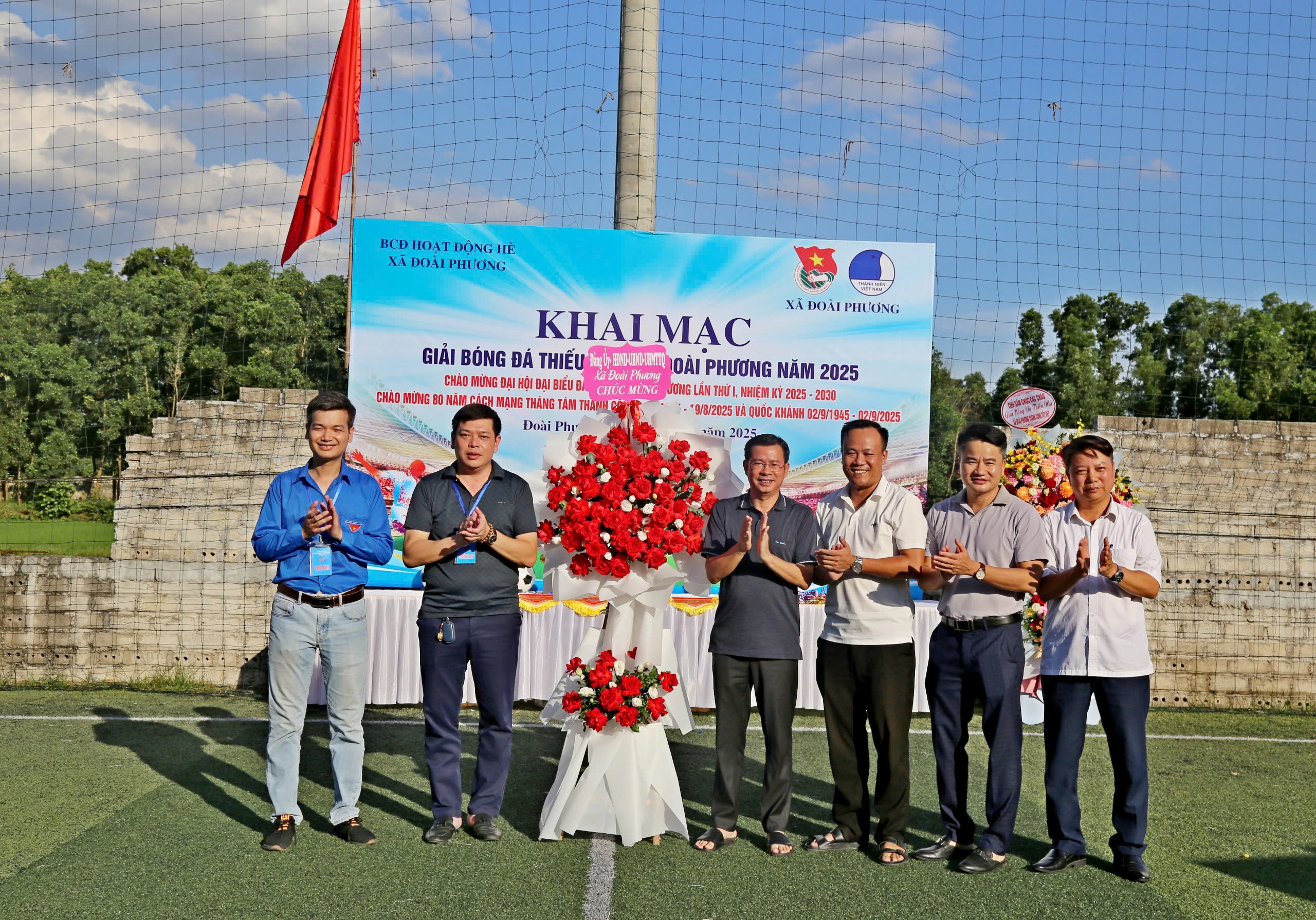 Đoài Phương khai mạc giải bóng đá thiếu niên chào mừng Đại hội đại biểu Đảng bộ xã - ảnh 1