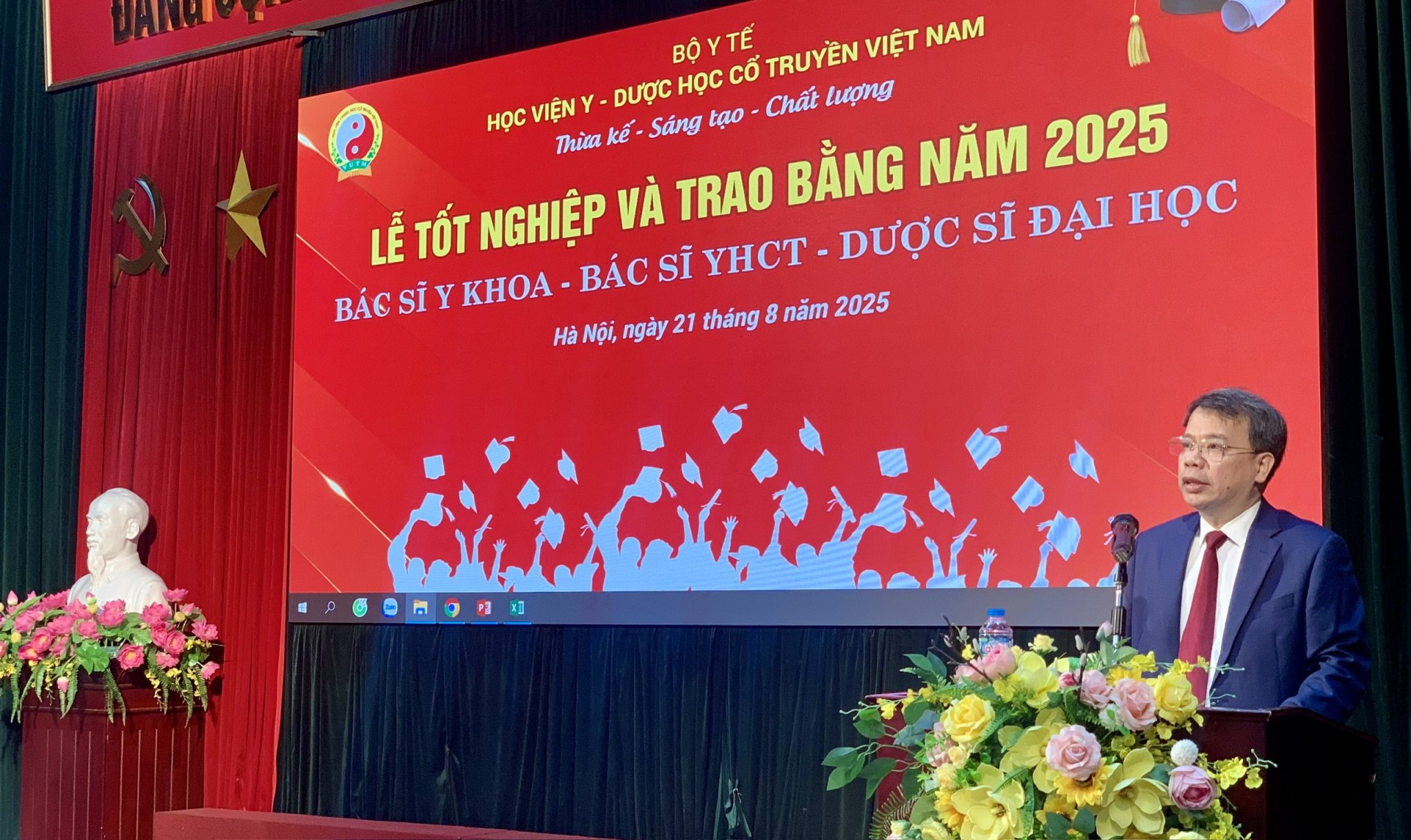 Học viện Y - Dược học cổ truyền Việt Nam trao bằng tốt nghiệp cho 775 bác sĩ, dược sĩ - ảnh 1