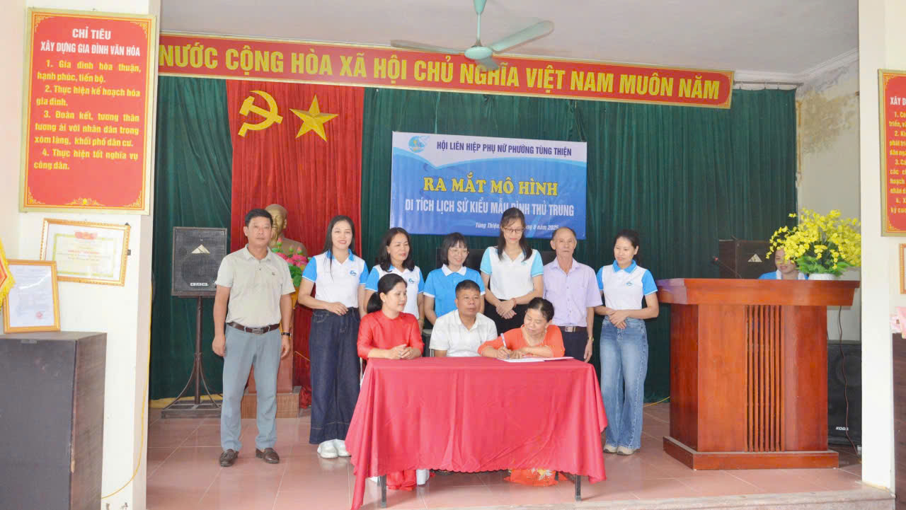 Phụ nữ phường Tùng Thiện đồng diễn dân vũ chào mừng Quốc khánh 2/9 - ảnh 6