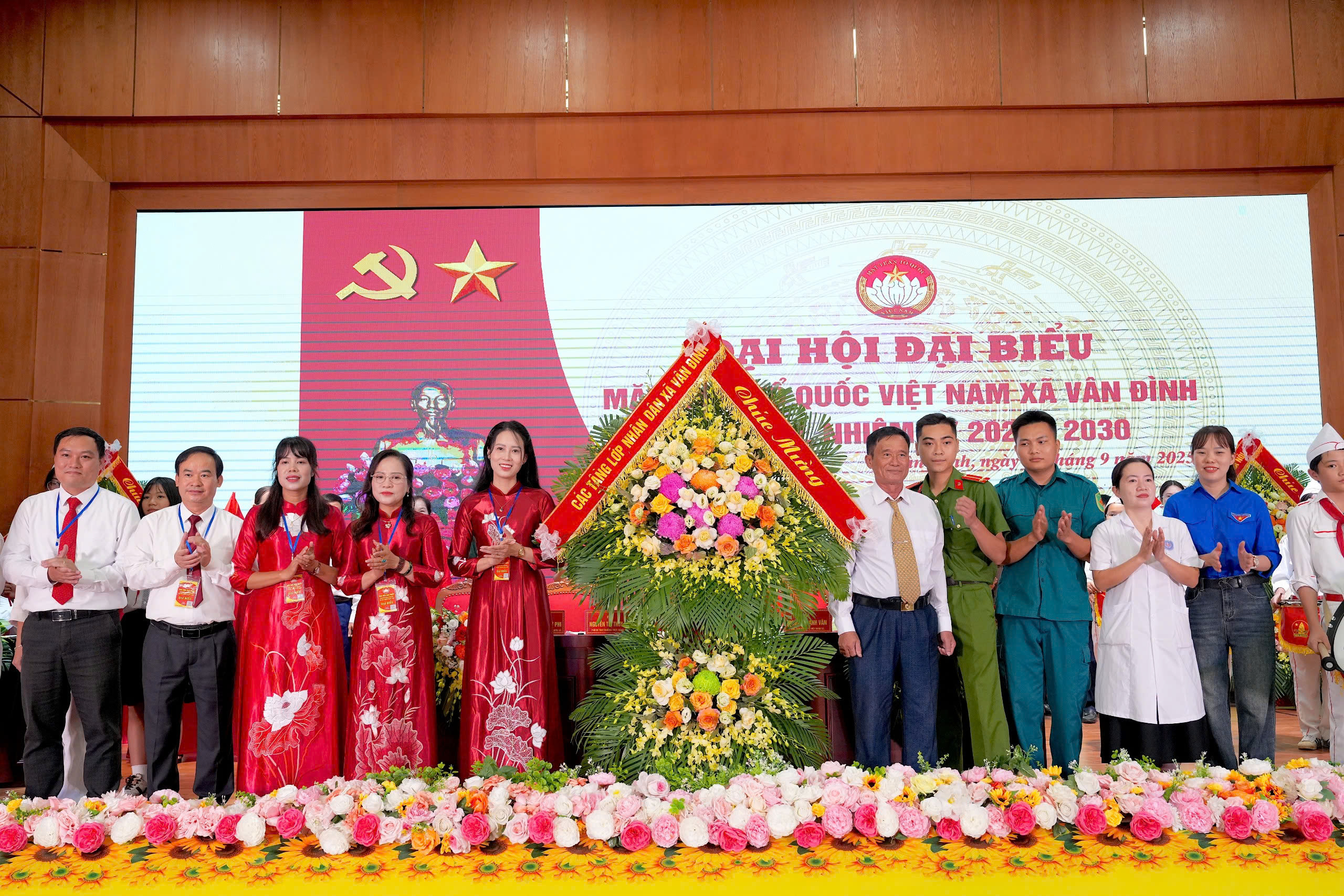 Tăng cường ứng dụng công nghệ thông tin và chuyển đổi số trong hoạt động của MTTQ xã - ảnh 1
