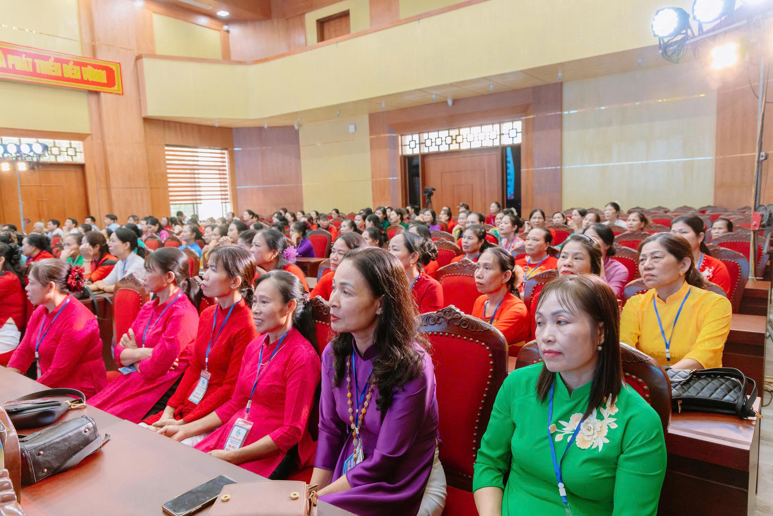 Phụ nữ Vân Đình bản lĩnh, trí tuệ, khẳng định vai trò nòng cốt xây dựng xã văn minh - ảnh 5