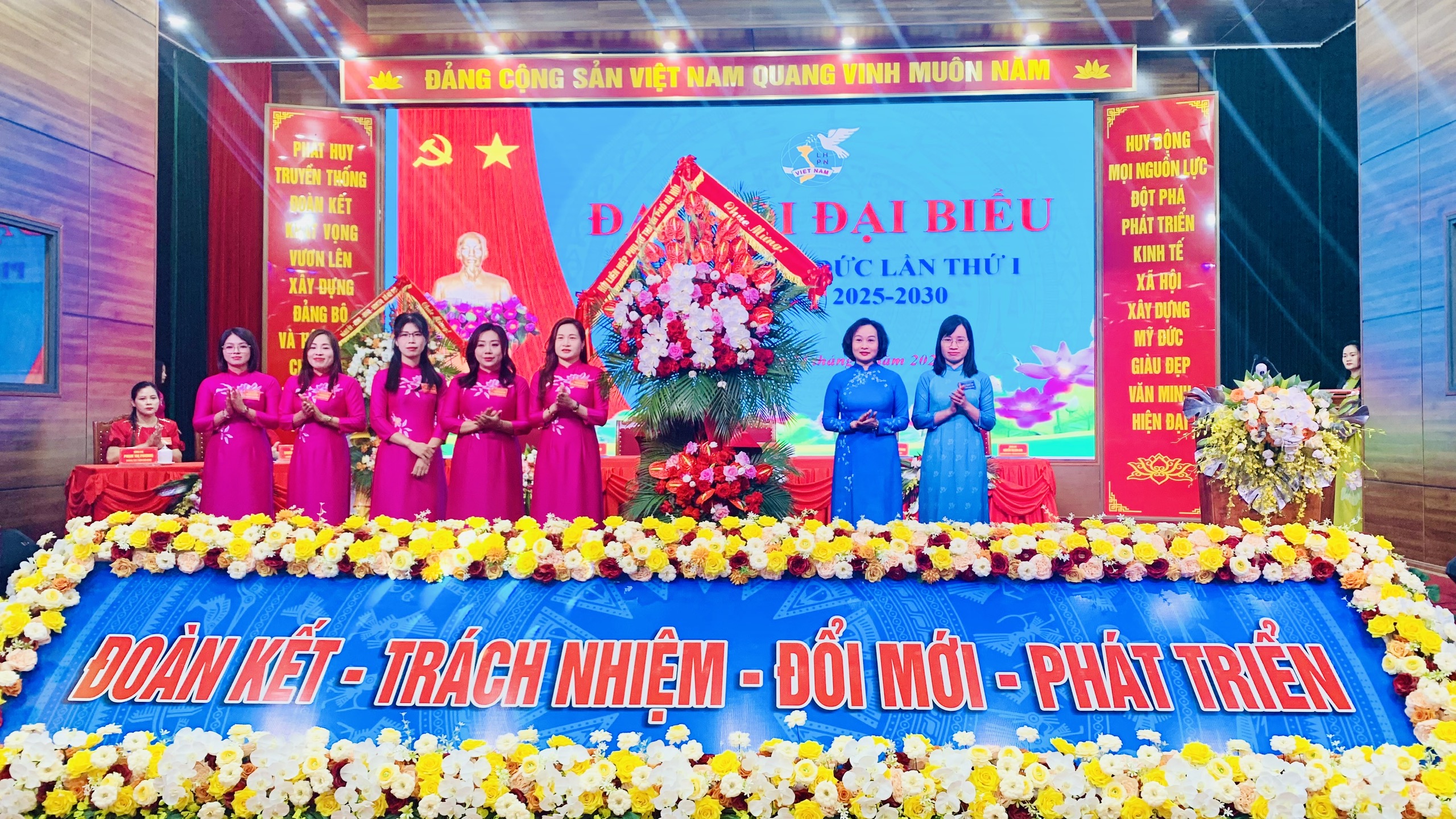 Khơi dậy tiềm năng, đổi mới tư duy, phát huy vai trò phụ nữ xây dựng Mỹ Đức văn minh, giàu đẹp - ảnh 7