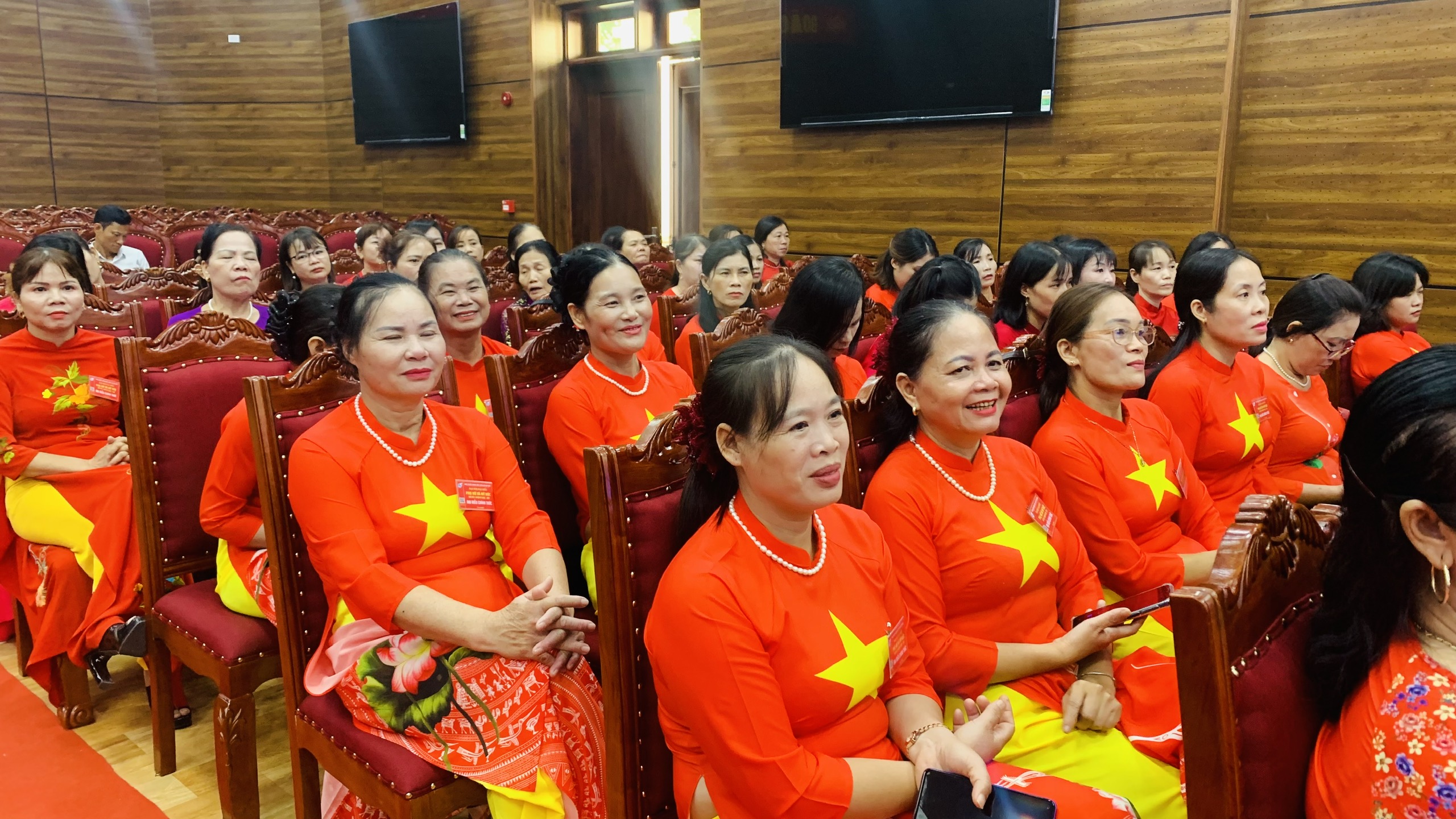 Khơi dậy tiềm năng, đổi mới tư duy, phát huy vai trò phụ nữ xây dựng Mỹ Đức văn minh, giàu đẹp - ảnh 4