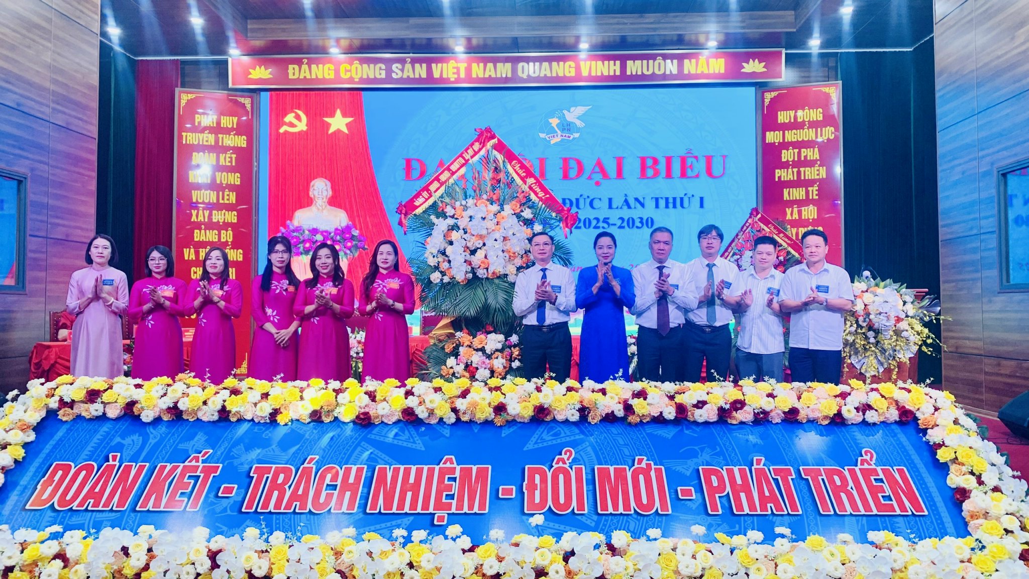 Khơi dậy tiềm năng, đổi mới tư duy, phát huy vai trò phụ nữ xây dựng Mỹ Đức văn minh, giàu đẹp - ảnh 9