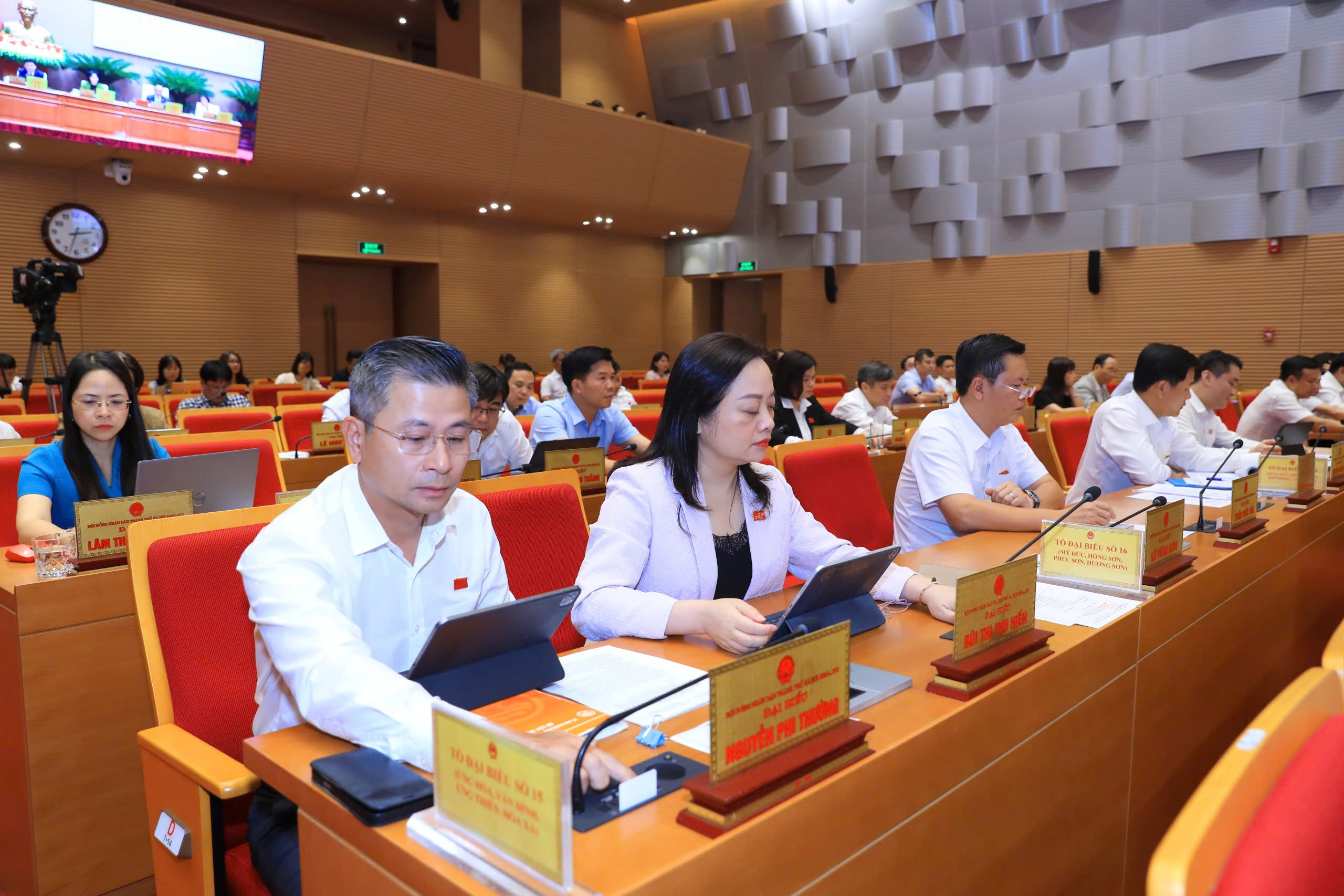 Từ nay đến năm 2030 đầu tư trên 2.500 phương tiện buýt sử dụng điện, năng lượng xanh - ảnh 1