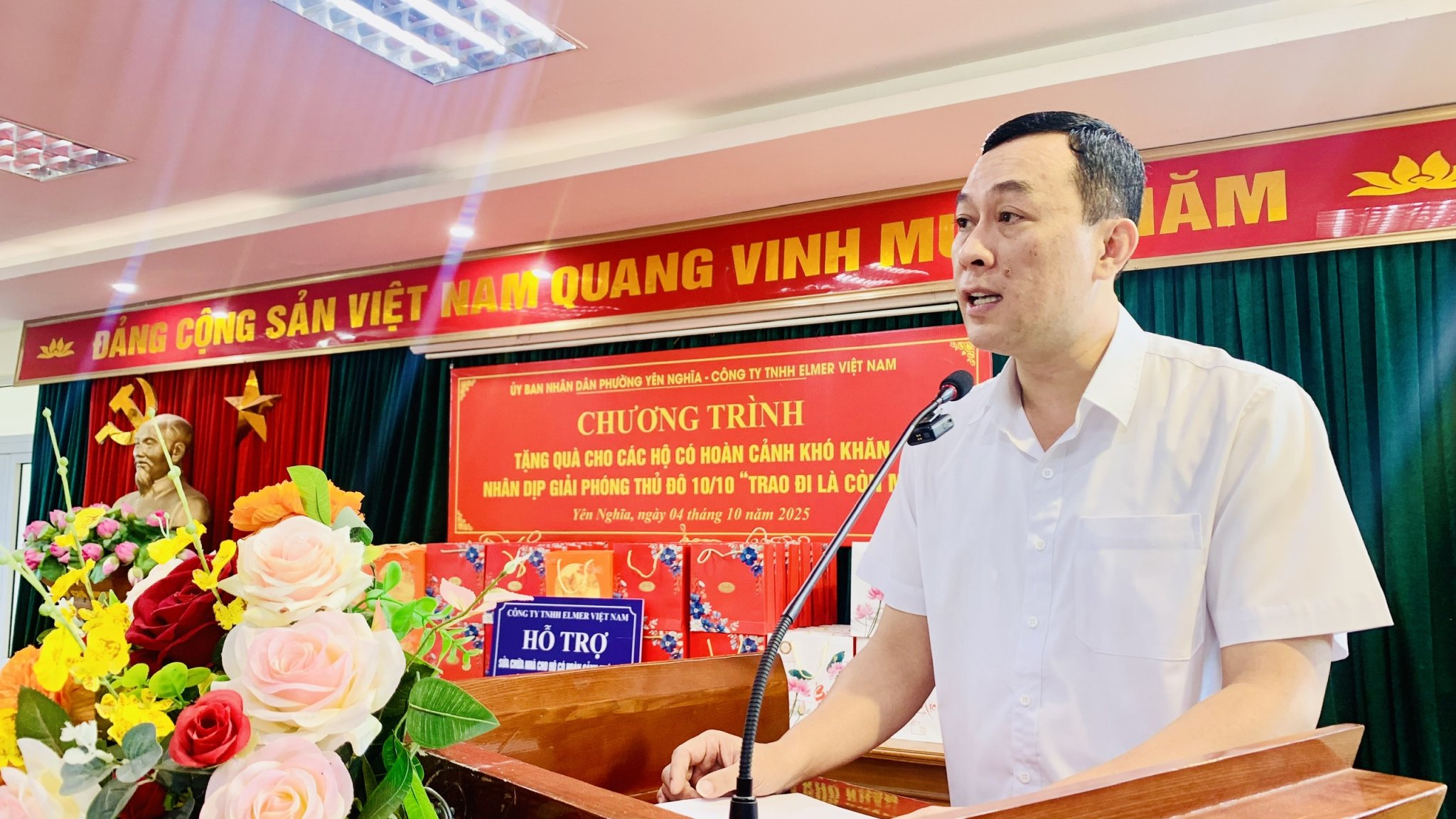 Phường Yên Nghĩa trao hơn 100 suất quà tặng các gia đình có hoàn cảnh khó khăn - ảnh 3
