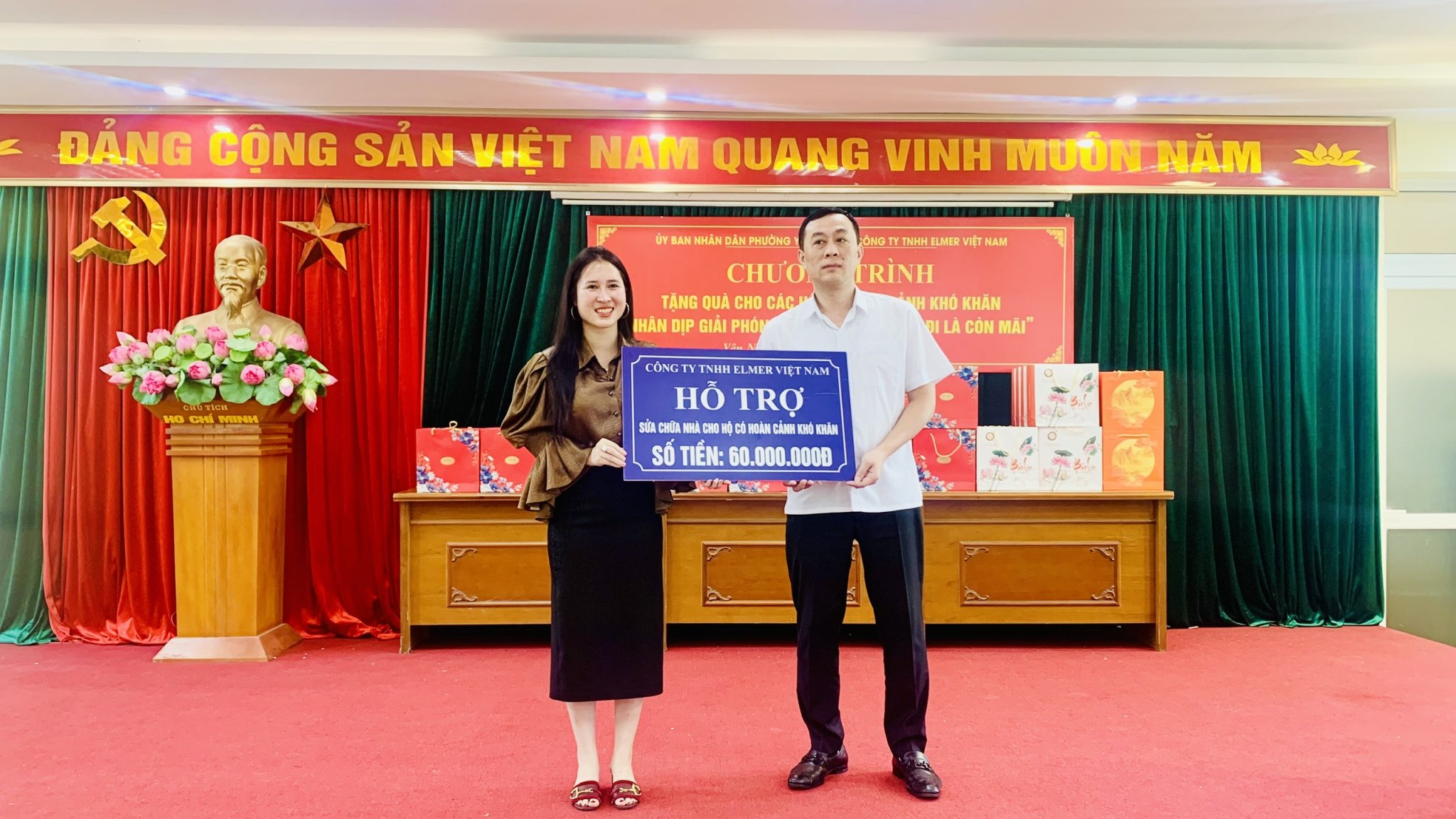 Phường Yên Nghĩa trao hơn 100 suất quà tặng các gia đình có hoàn cảnh khó khăn - ảnh 5
