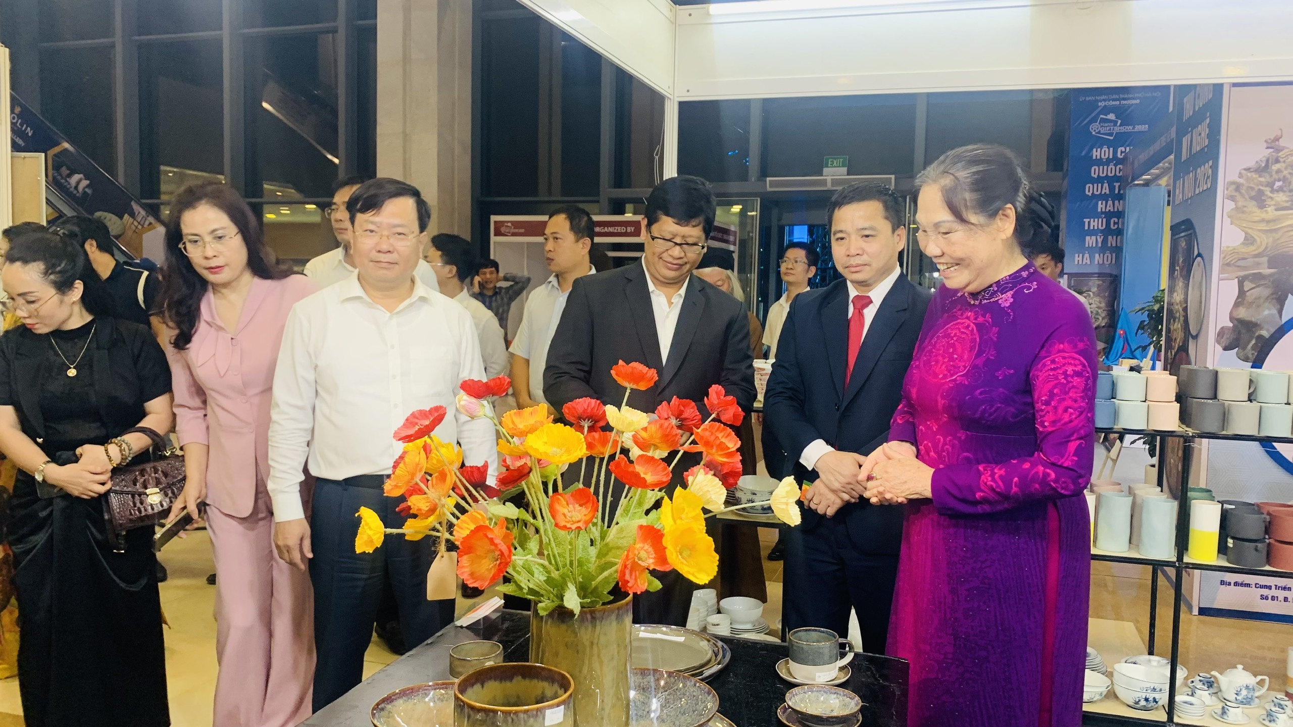 Khai mạc triển lãm Hội chợ quốc tế Quà tặng hàng thủ công mỹ nghệ Hà Nội 2025 - ảnh 4