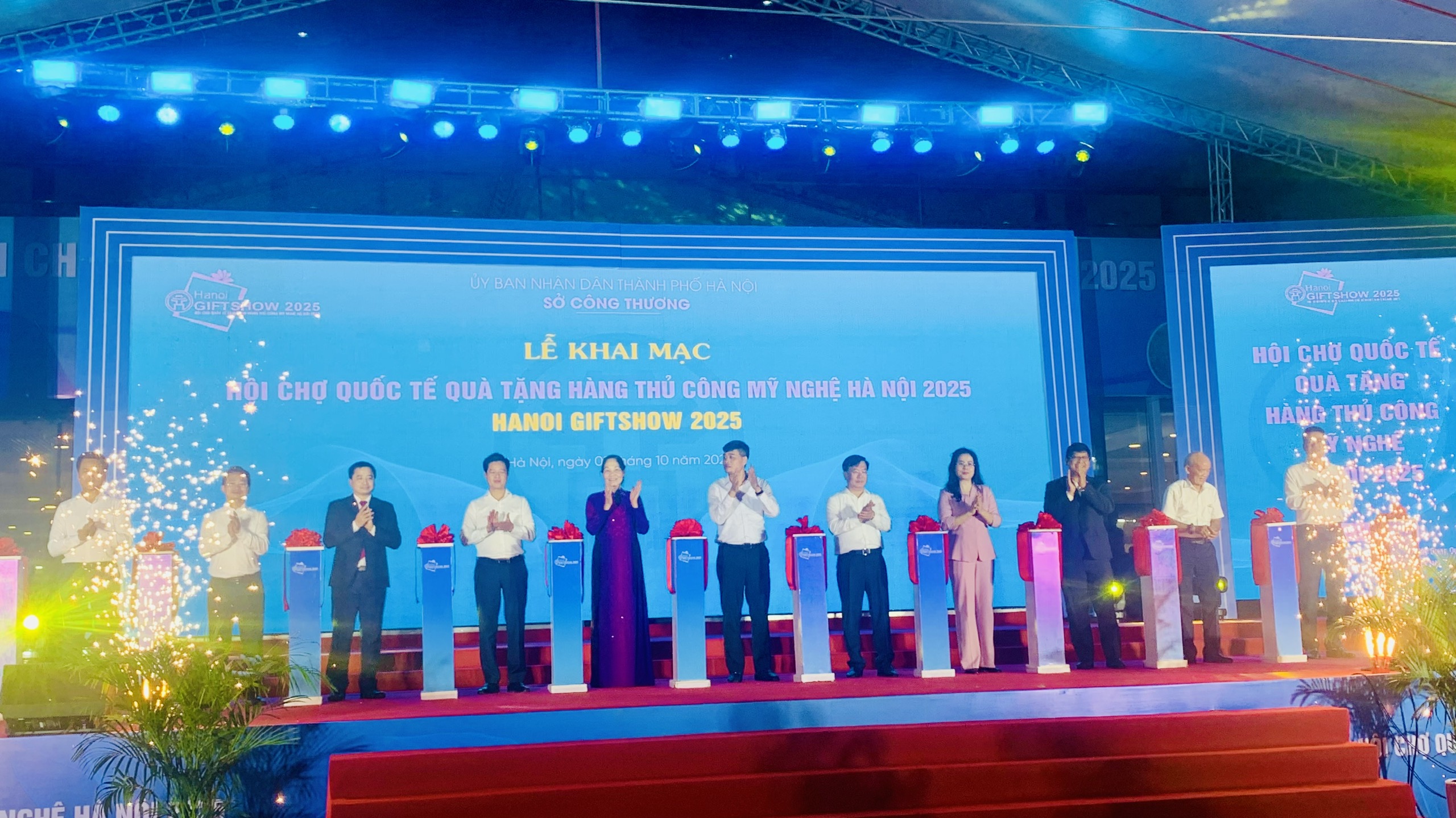 Khai mạc triển lãm Hội chợ quốc tế Quà tặng hàng thủ công mỹ nghệ Hà Nội 2025 - ảnh 1