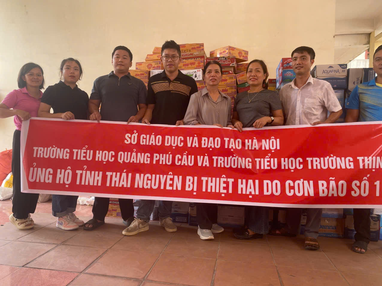 Xã Ứng Thiên mang nhiều chuyến hàng tình nghĩa đến với đồng bào bị ảnh hưởng lũ lụt ở Thái Nguyên - ảnh 4