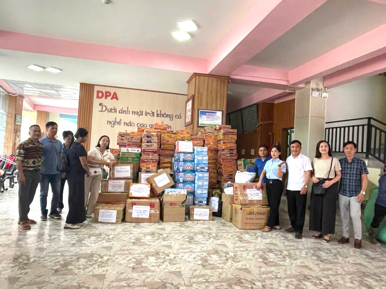 Xã Ứng Thiên mang nhiều chuyến hàng tình nghĩa đến với đồng bào bị ảnh hưởng lũ lụt ở Thái Nguyên - ảnh 5