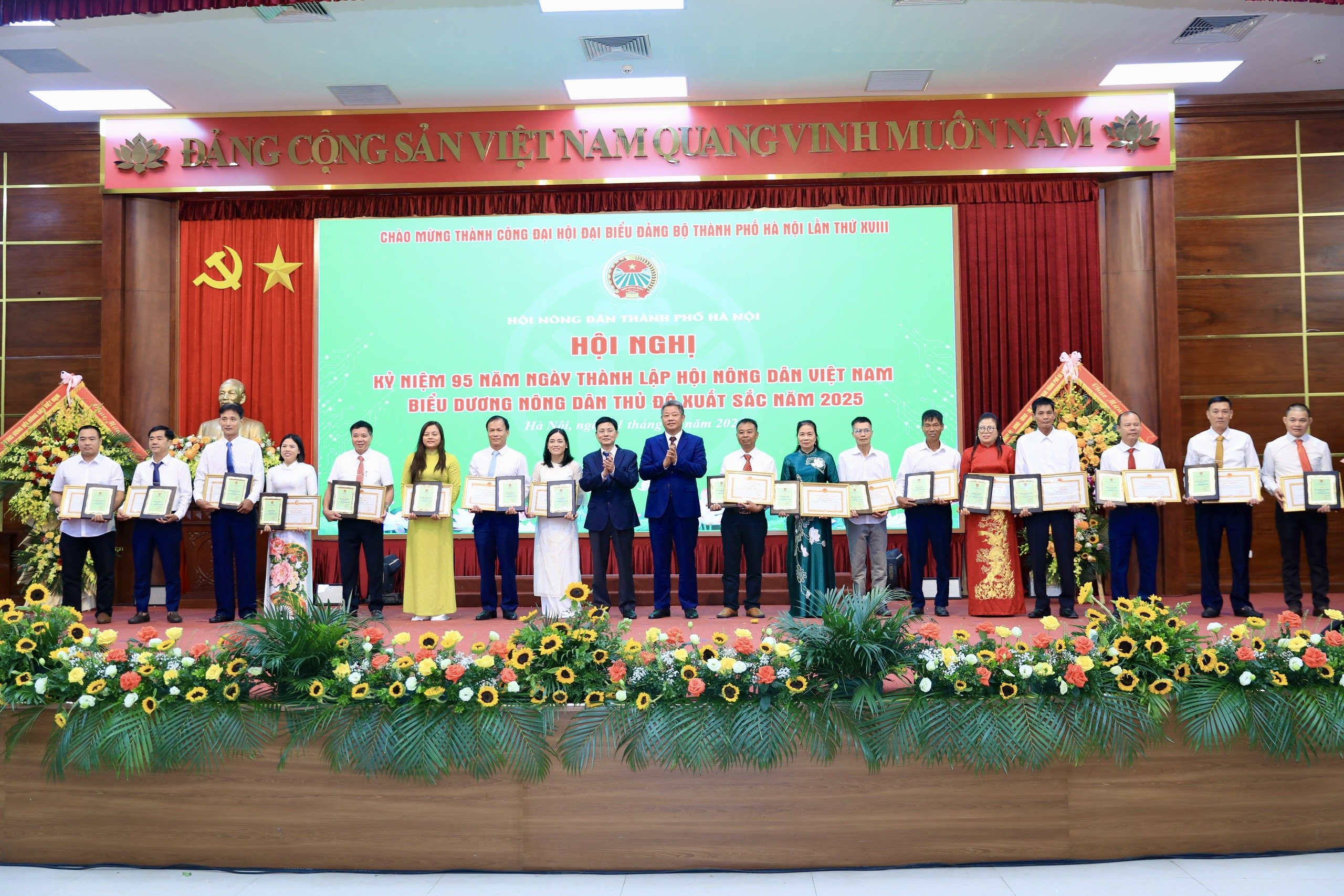 Biểu dương, vinh danh nông dân Thủ đô xuất sắc năm 2025 - ảnh 6