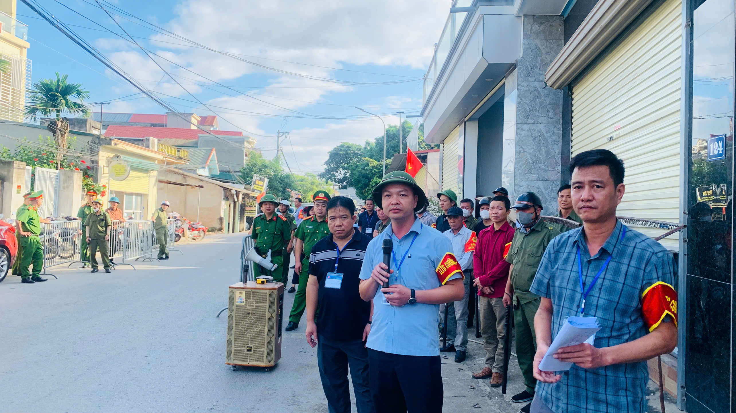 Xã Đoài Phương cưỡng chế giải phóng mặt bằng dự án Nâng cấp, cải tạo tuyến tỉnh lộ 418 - ảnh 2